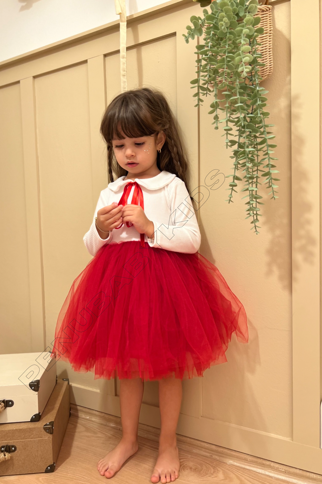 Kırmızı Bebe Yaka Kurdele Bağlamalı Uzun Kol Kız Bebek Elbisesi - Heidi 