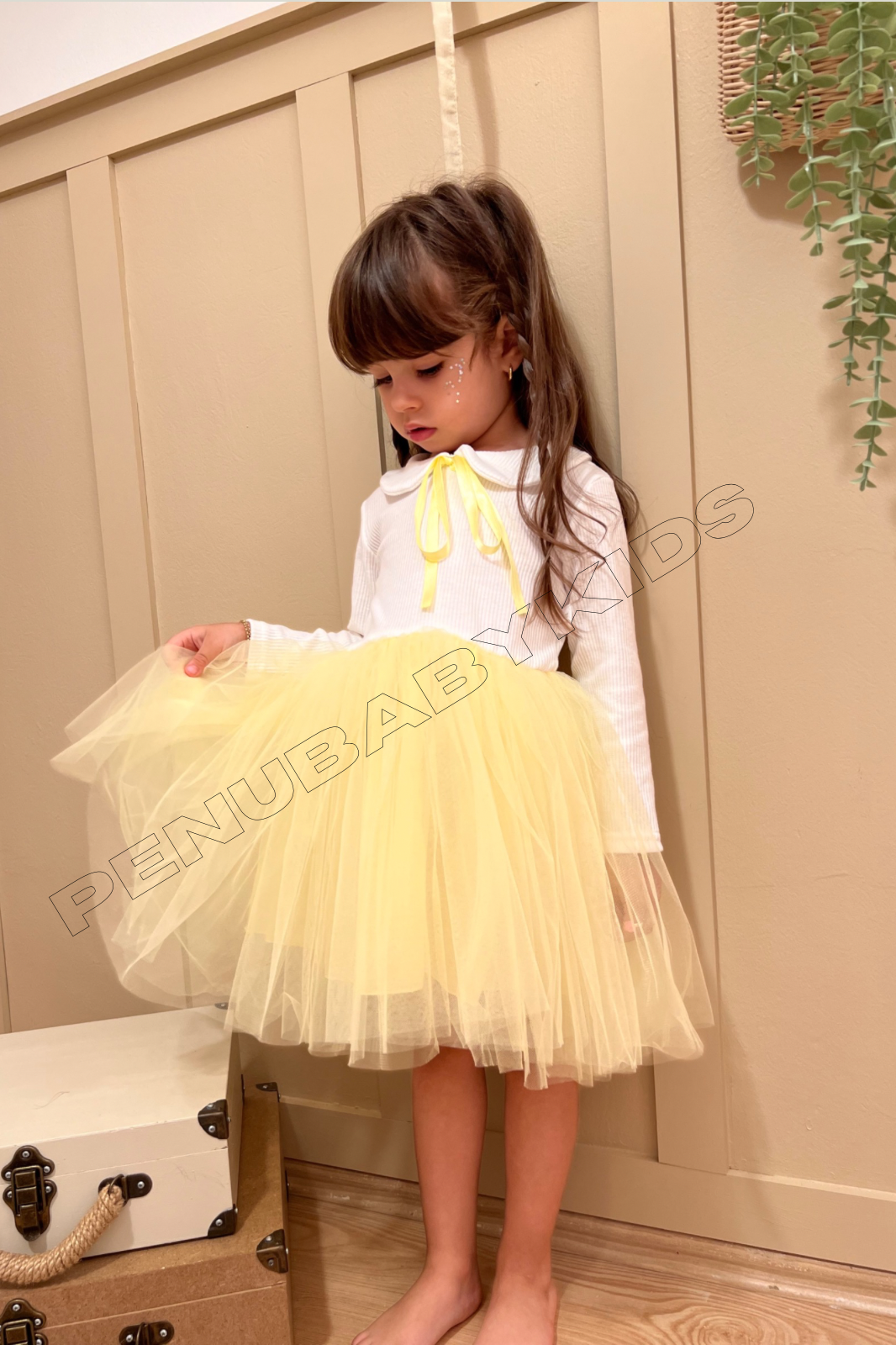 Sarı Bebe Yaka Kurdele Bağlamalı Uzun Kol Kız Bebek Elbisesi - Heidi 