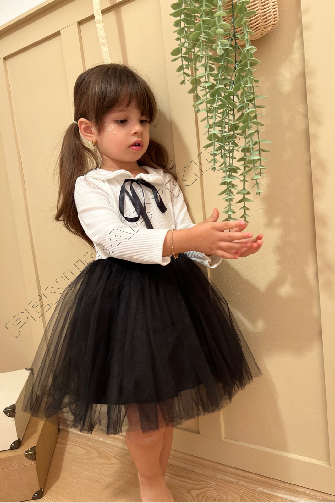 Siyah Bebe Yaka Kurdele Bağlamalı Uzun Kol Kız Bebek Elbisesi - Heidi 