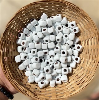 Beyaz Büyük Boy Kare