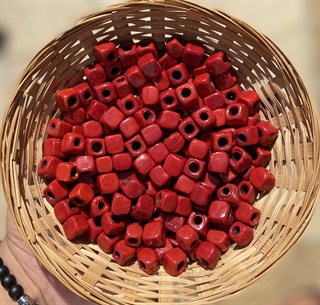 Kırmızı Büyük Boy Kare