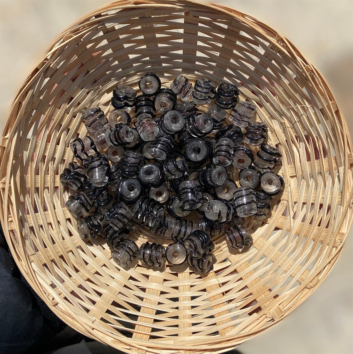 Siyah Çizgili Silindir Boncuk