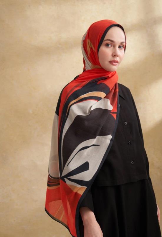Armanda Çiçek Desenli Şal 3383-Siyah Kırmızı
