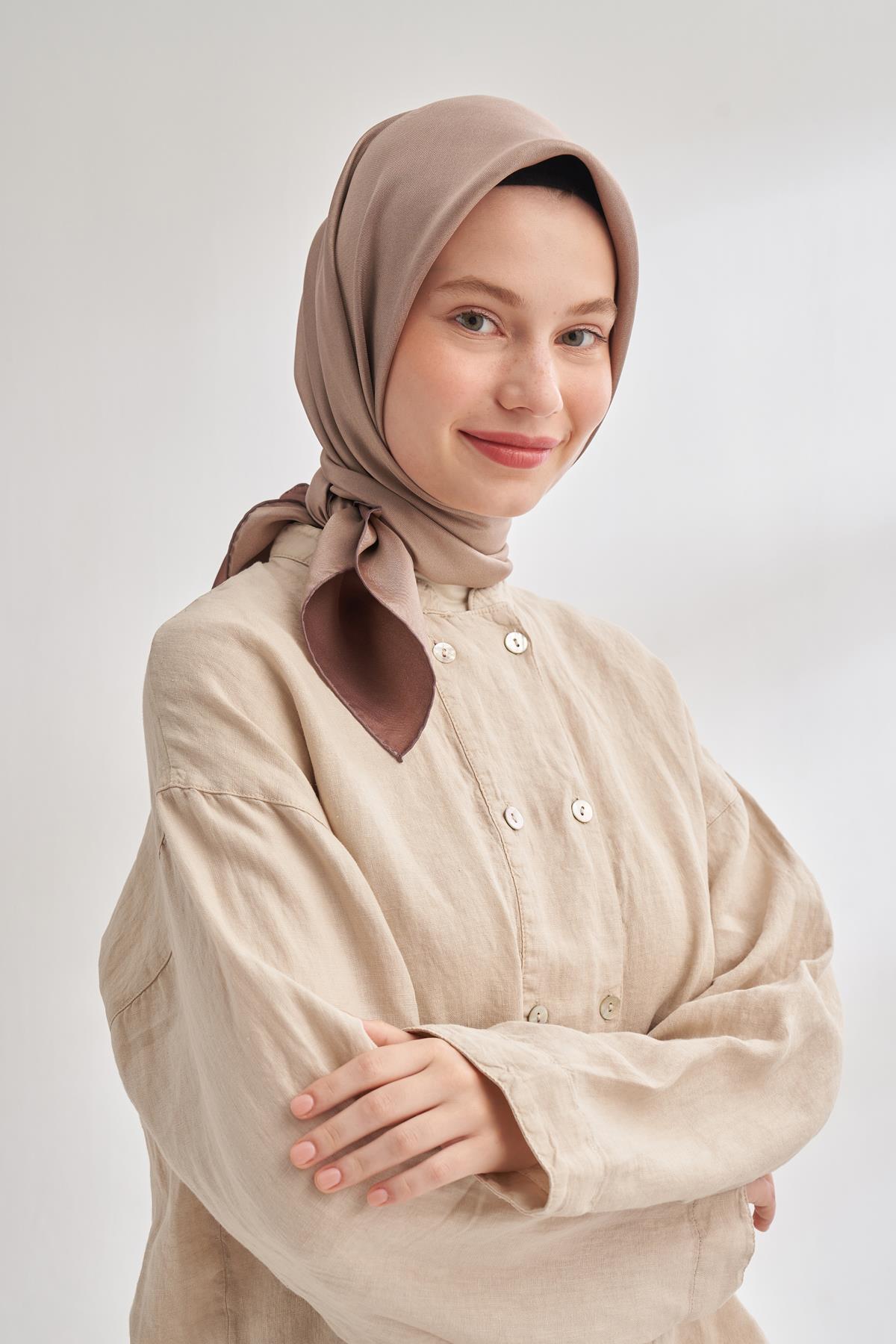 Armanda Çift Taraflı Düz Tivil İpek Eşarp 4401-Sütlü Kahve