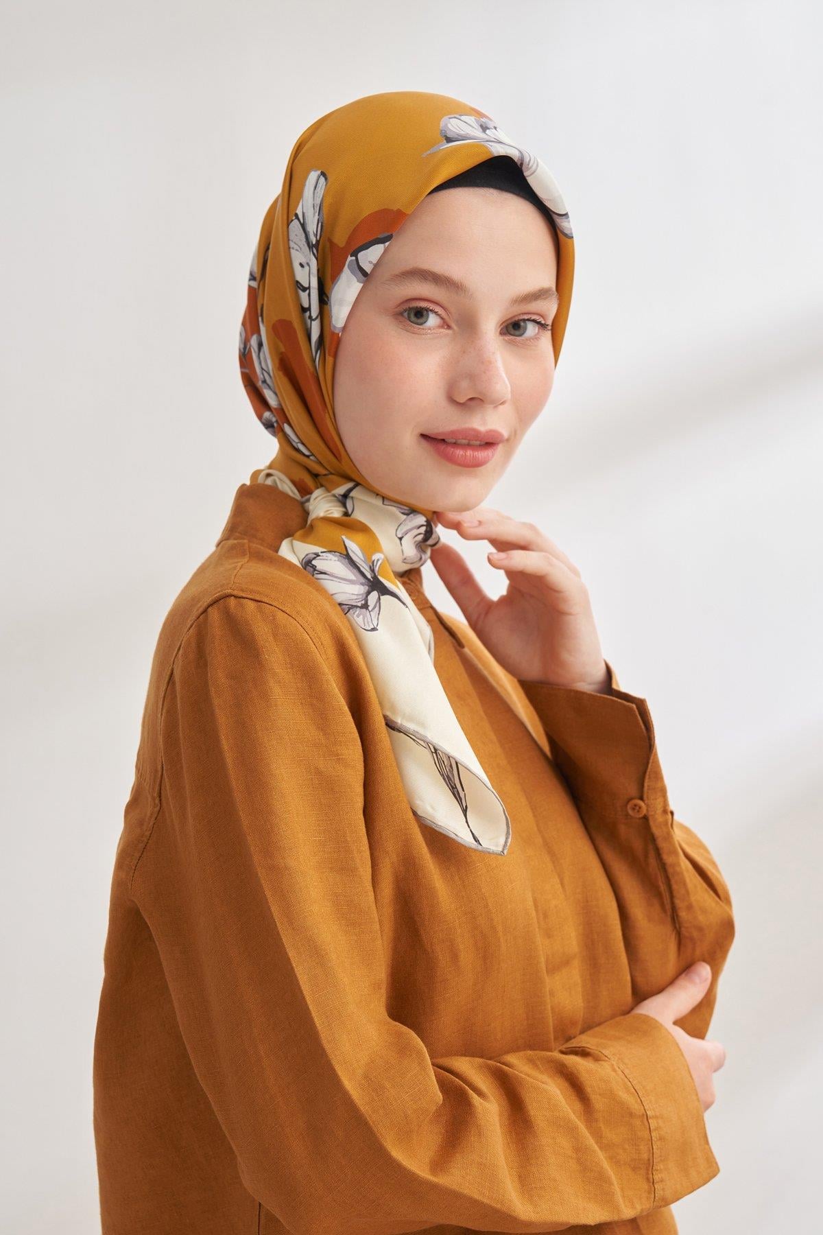 Armanda Plumeria Desen Tivil İpek Eşarp 4333-Dore Taş