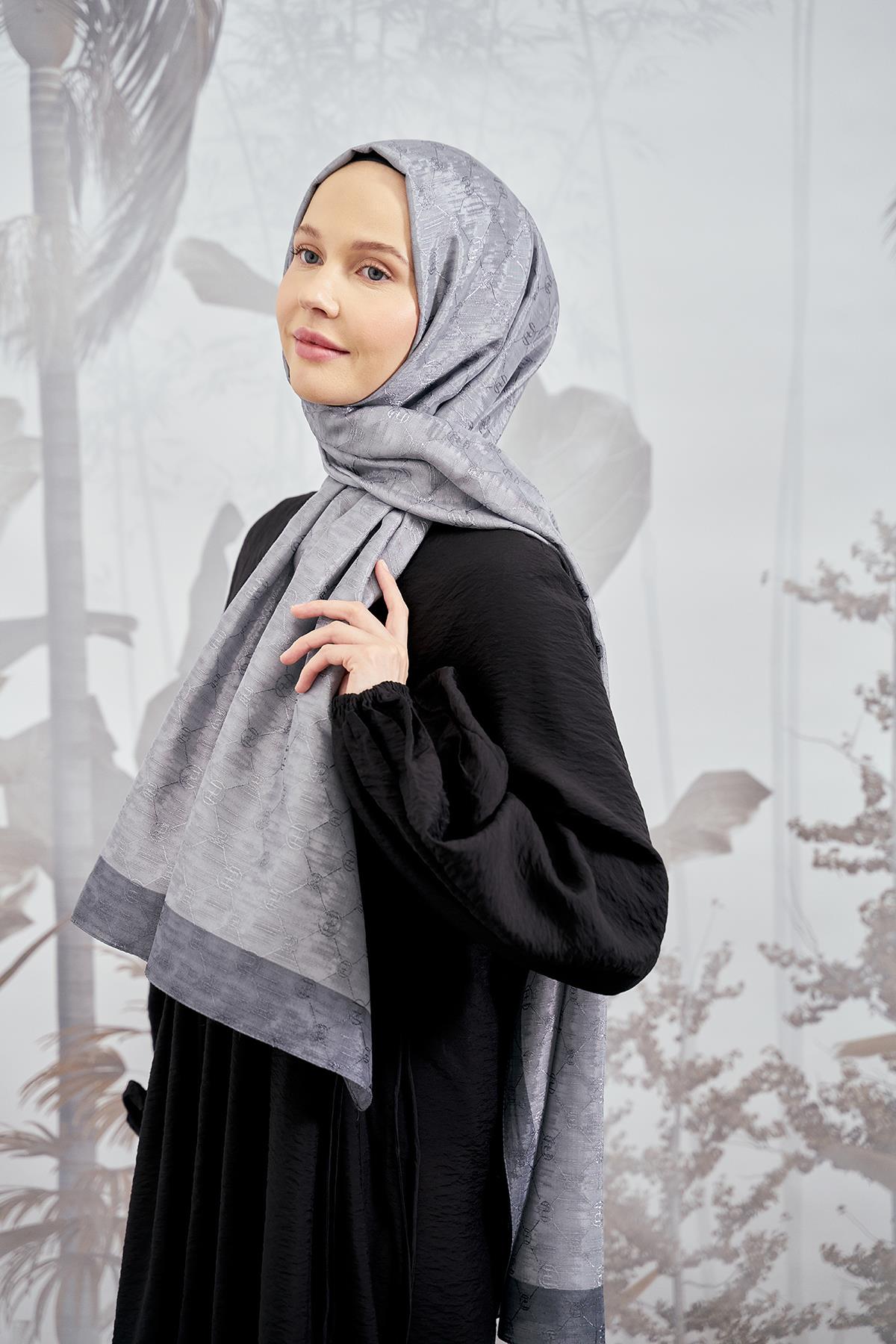 Armanda Zincir Monogram Desenli Şal 3042-Füme