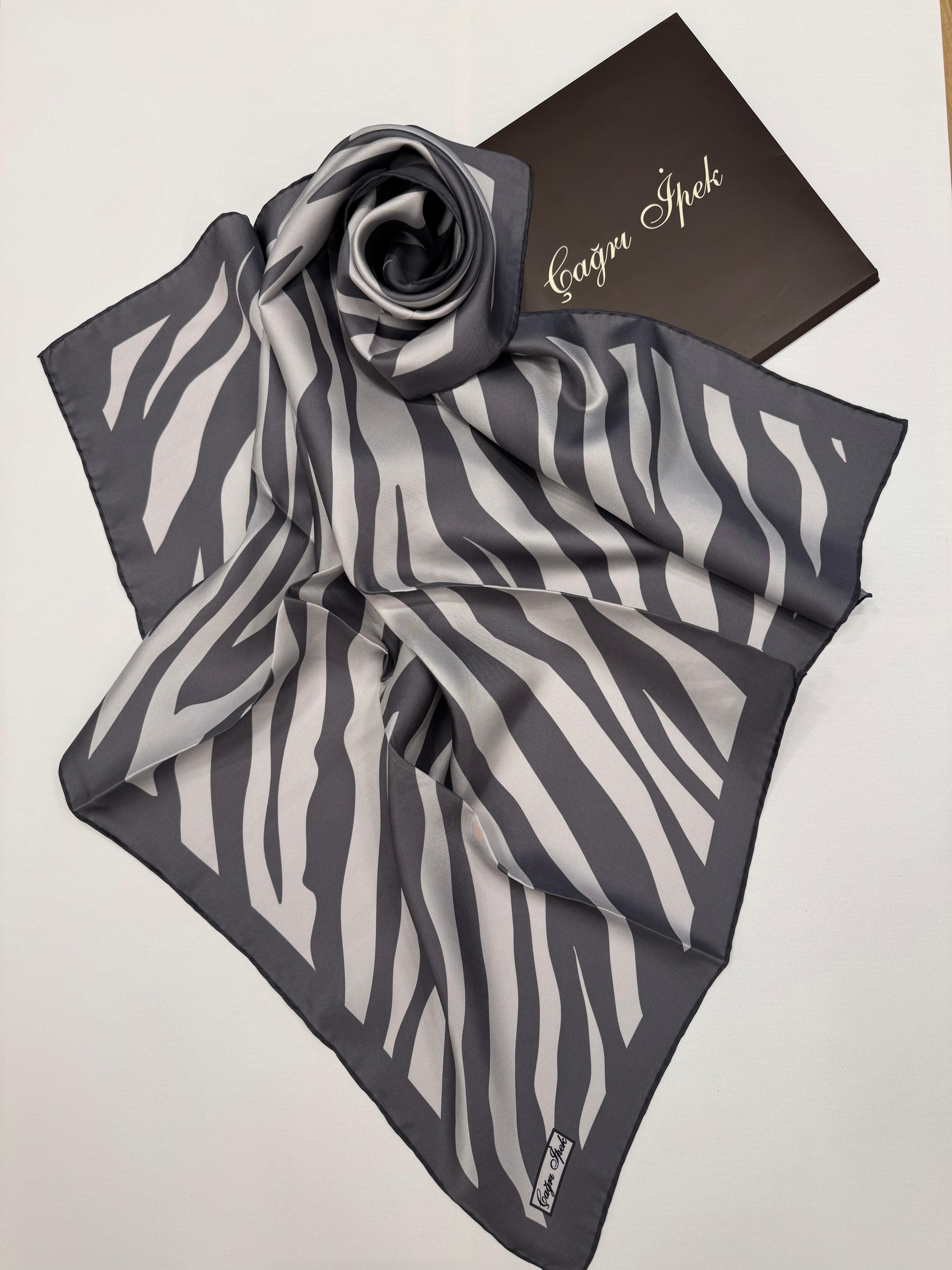 Çağrı İpek Zebra Desen Tivil İpek Eşarp 14032025-Füme Gri