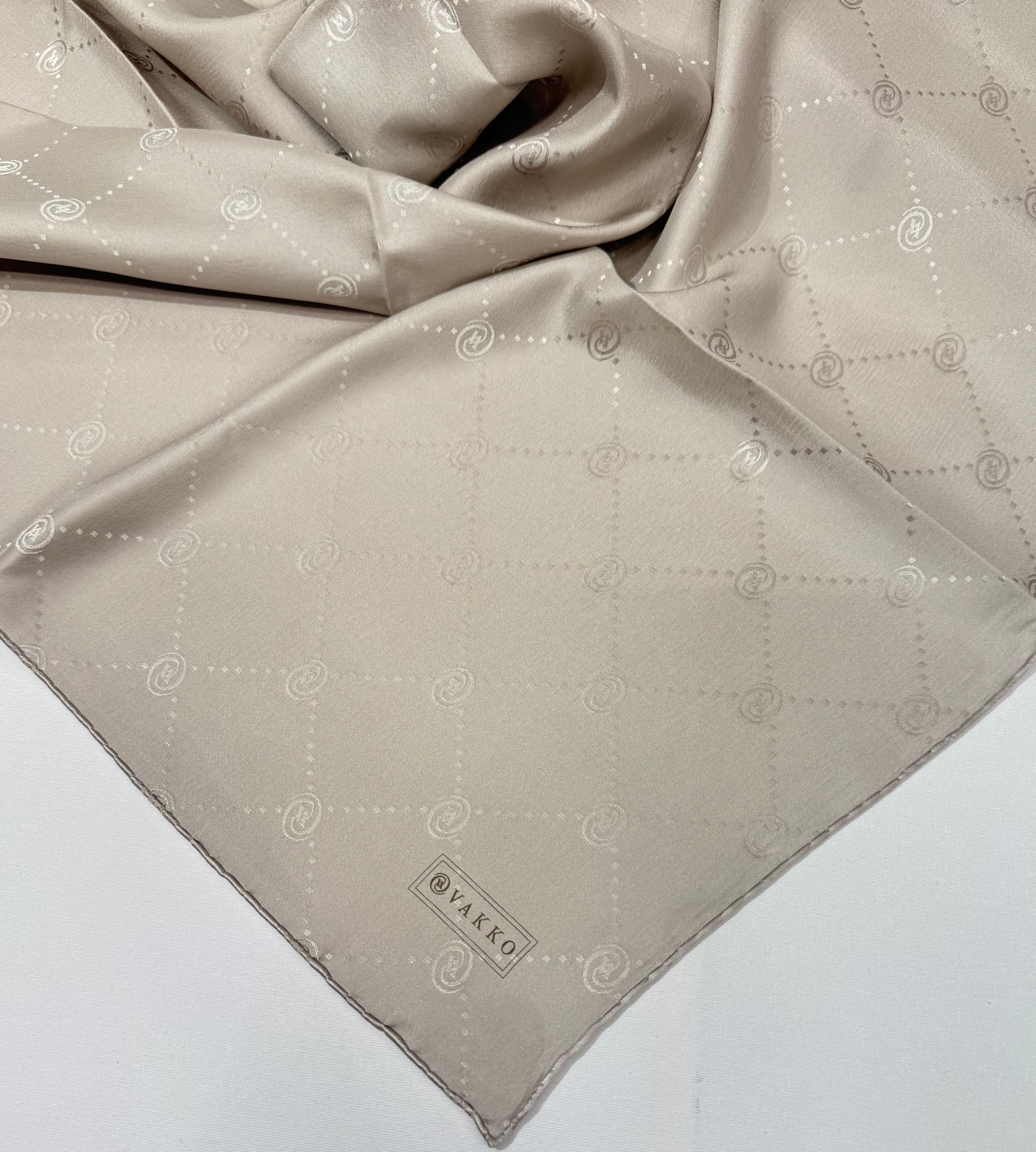 Vakko Monogram Jakar İpek  Eşarp 41549-Vizon