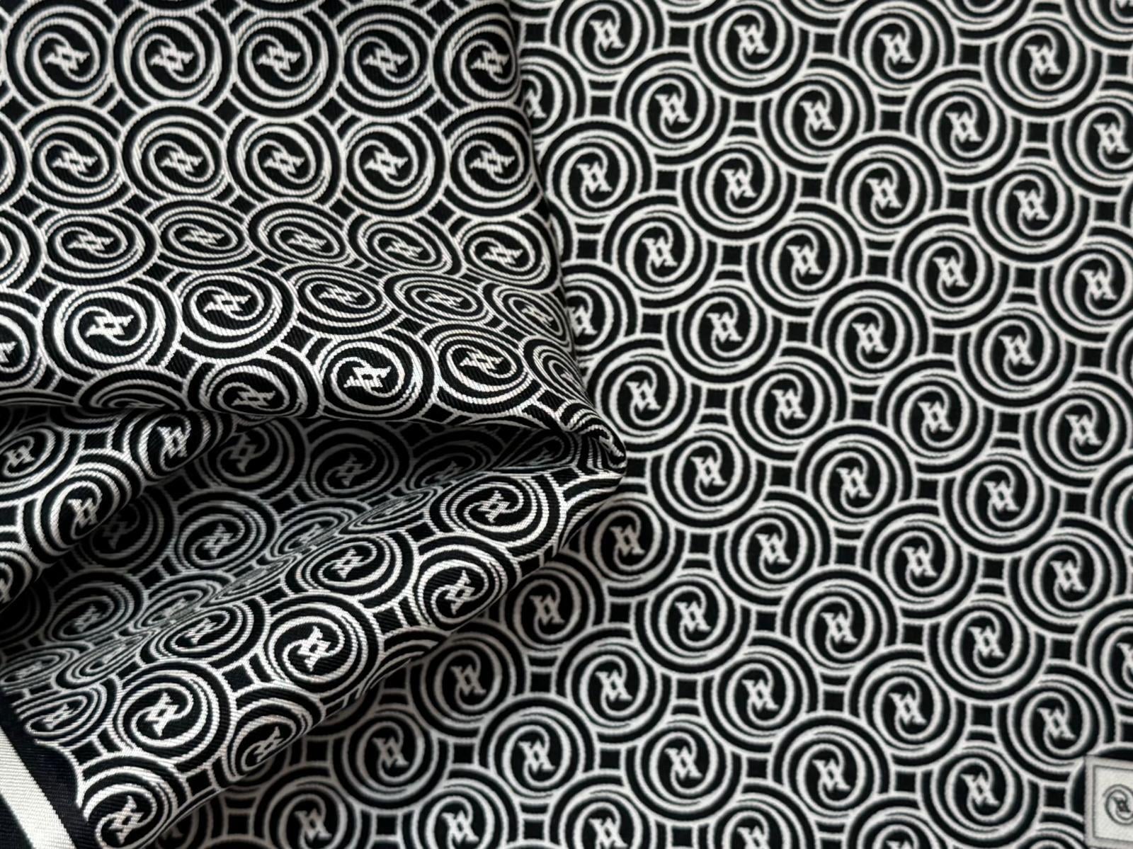 Vakko Tivil Monogram İpek Eşarp 41408-Siyah Ekru