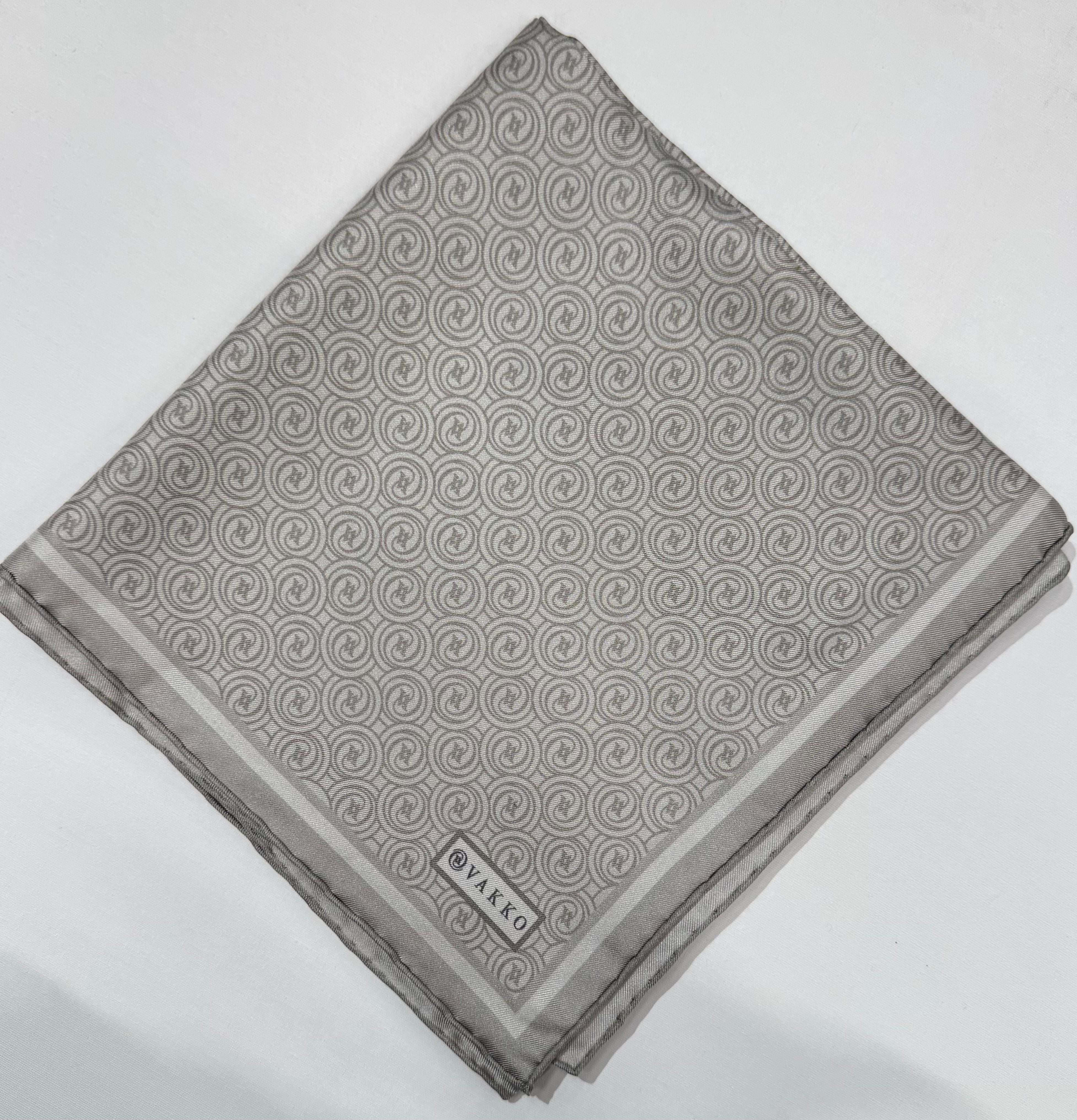 Vakko Tivil Monogram İpek Eşarp 41408-Açık Haki