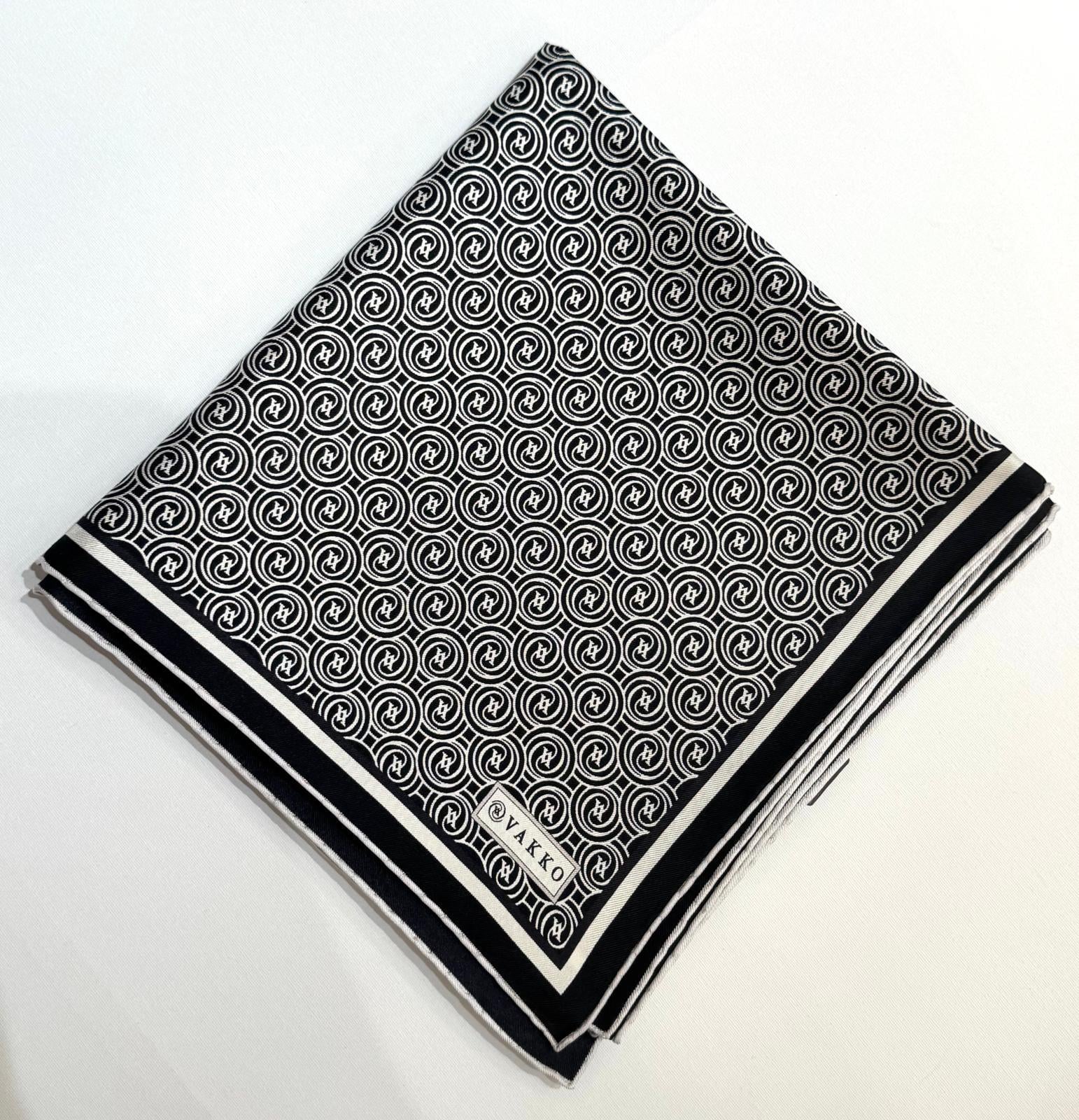 Vakko Tivil Monogram İpek Eşarp 41408-Siyah Ekru