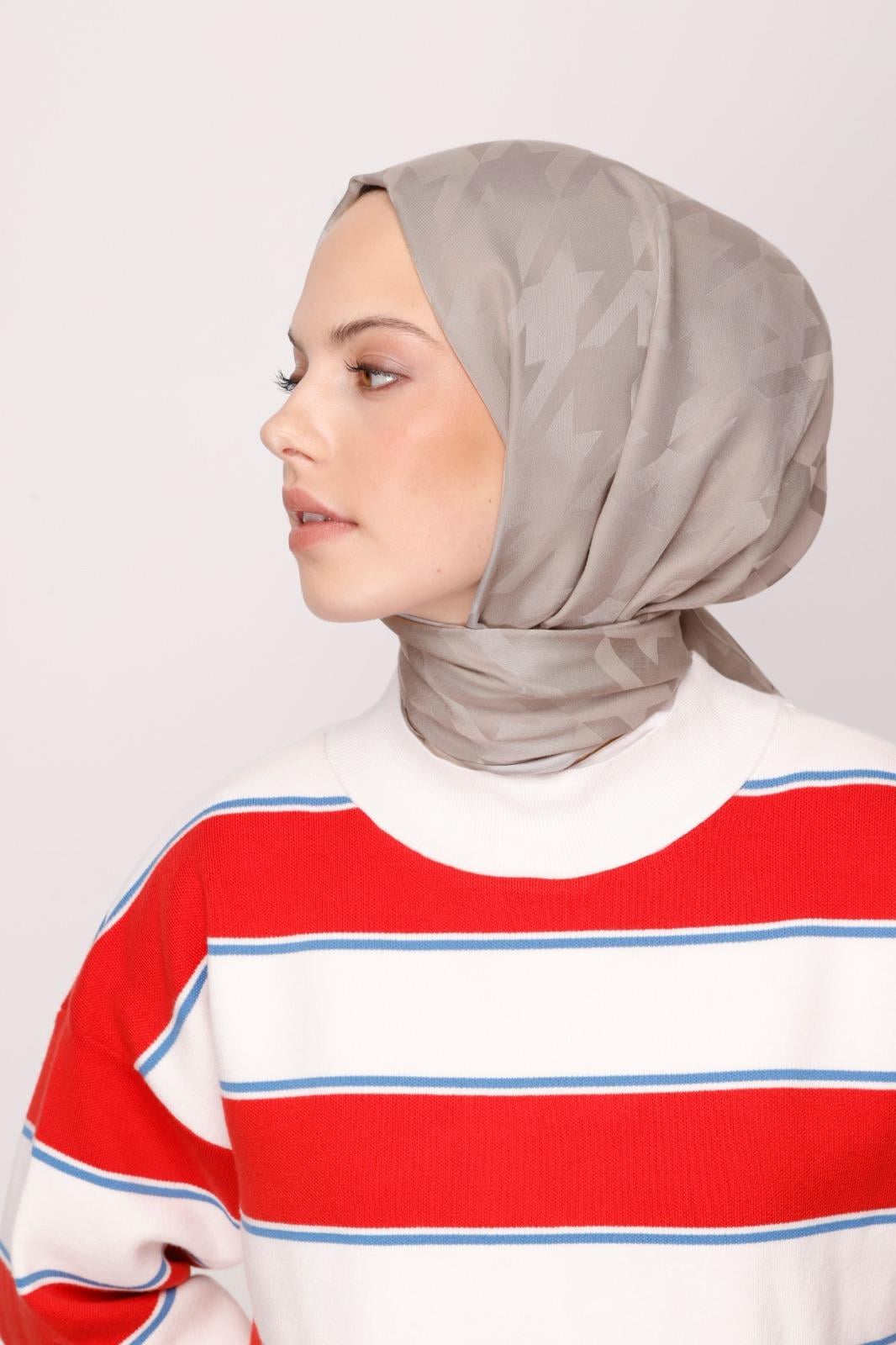 Valor Scarf  Kazayağı Desenli İpeksi Jakarlı Şal 06112024-Füme