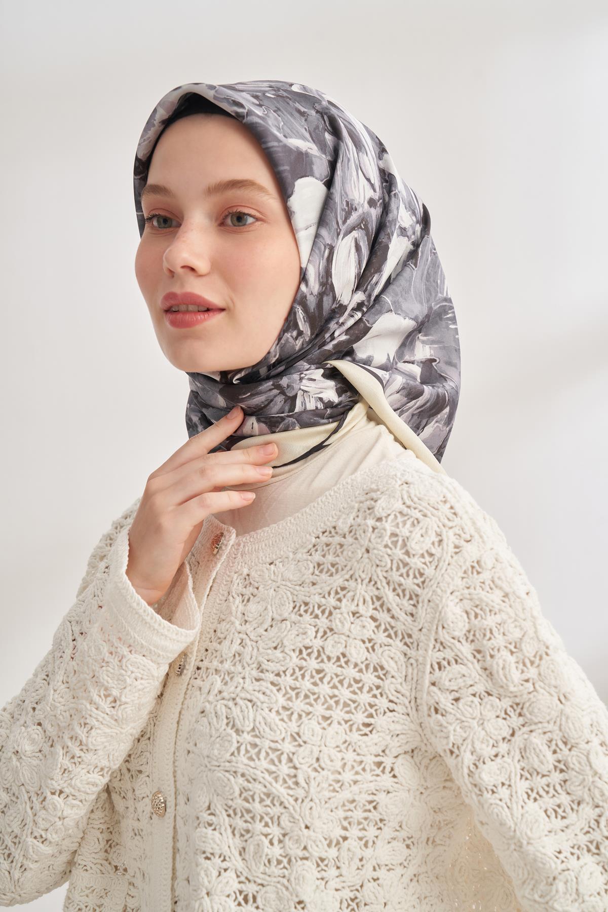 Armanda Abstract Desen Tivil İpek Eşarp 4359-Füme