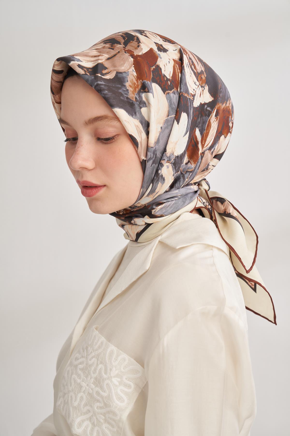 Armanda Abstract Desen Tivil İpek Eşarp 4359-Gri Kahve