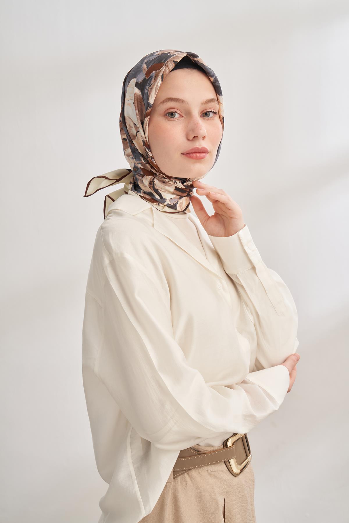 Armanda Abstract Desen Tivil İpek Eşarp 4359-Gri Kahve