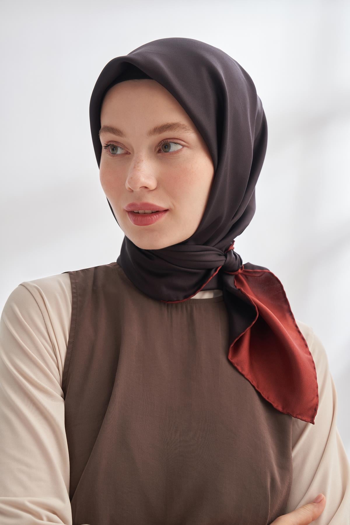 Armanda Çift Taraflı Düz Tivil İpek Eşarp 4401-Siyah Bordo
