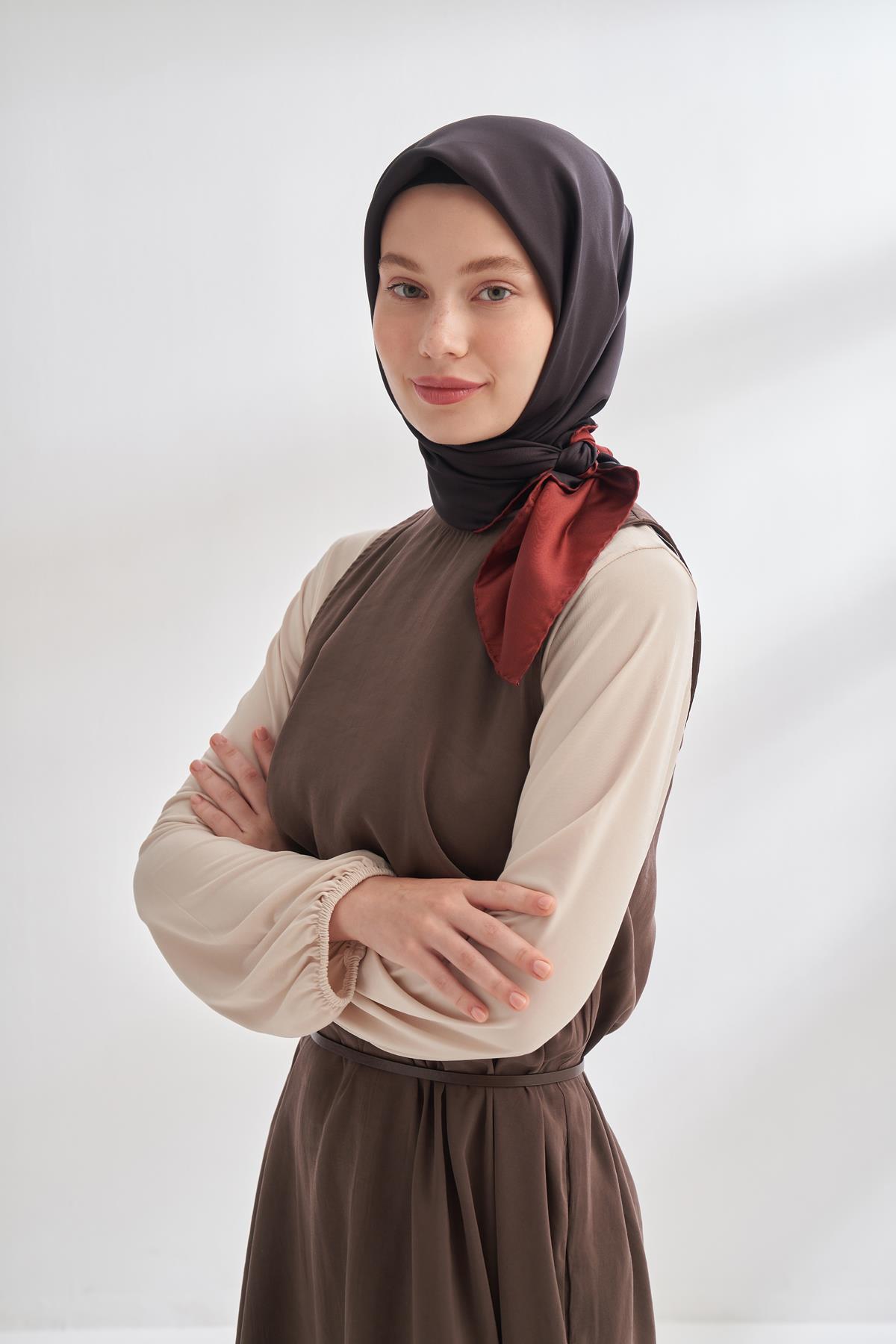 Armanda Çift Taraflı Düz Tivil İpek Eşarp 4401-Siyah Bordo