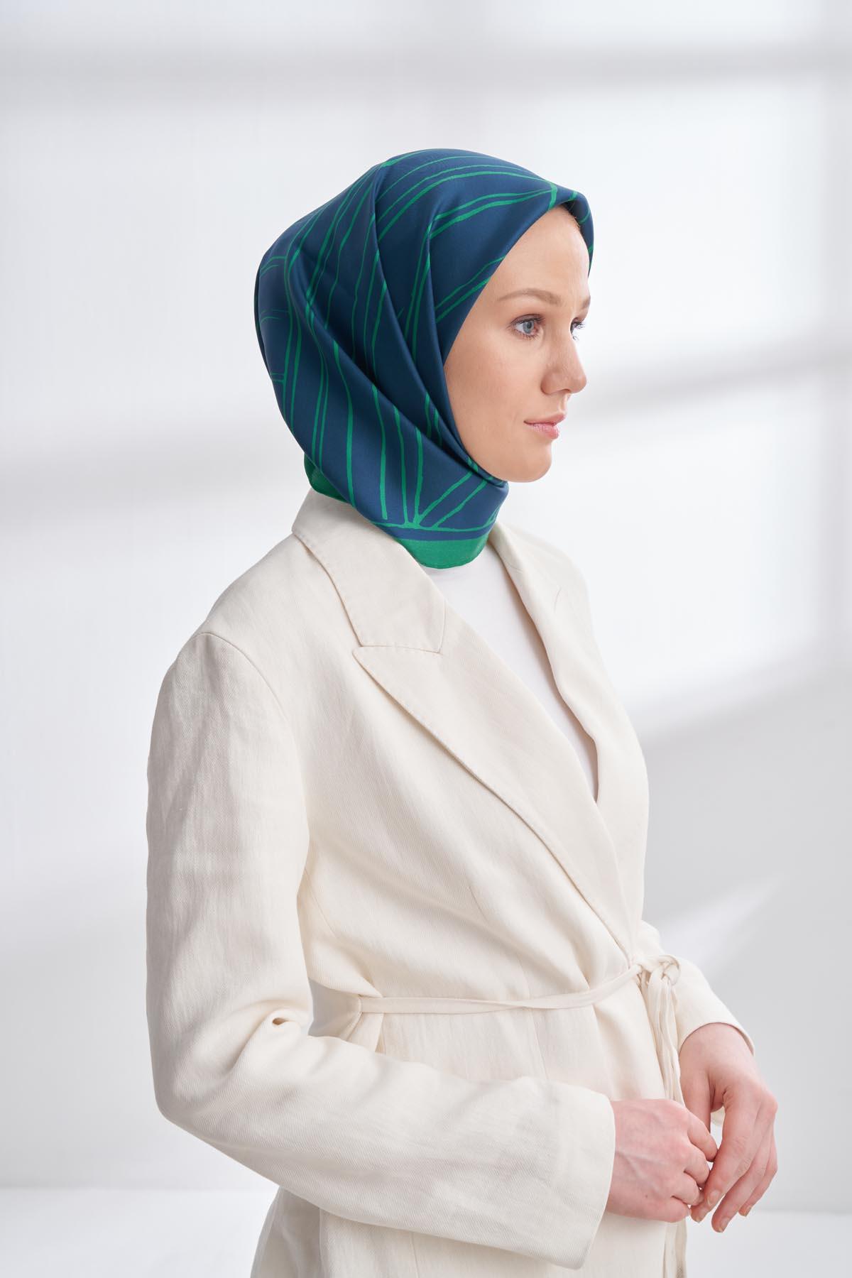 Armanda Çift Taraflı Marbling Desen Tivil İpek Eşarp 4309-Lacivert Benetton