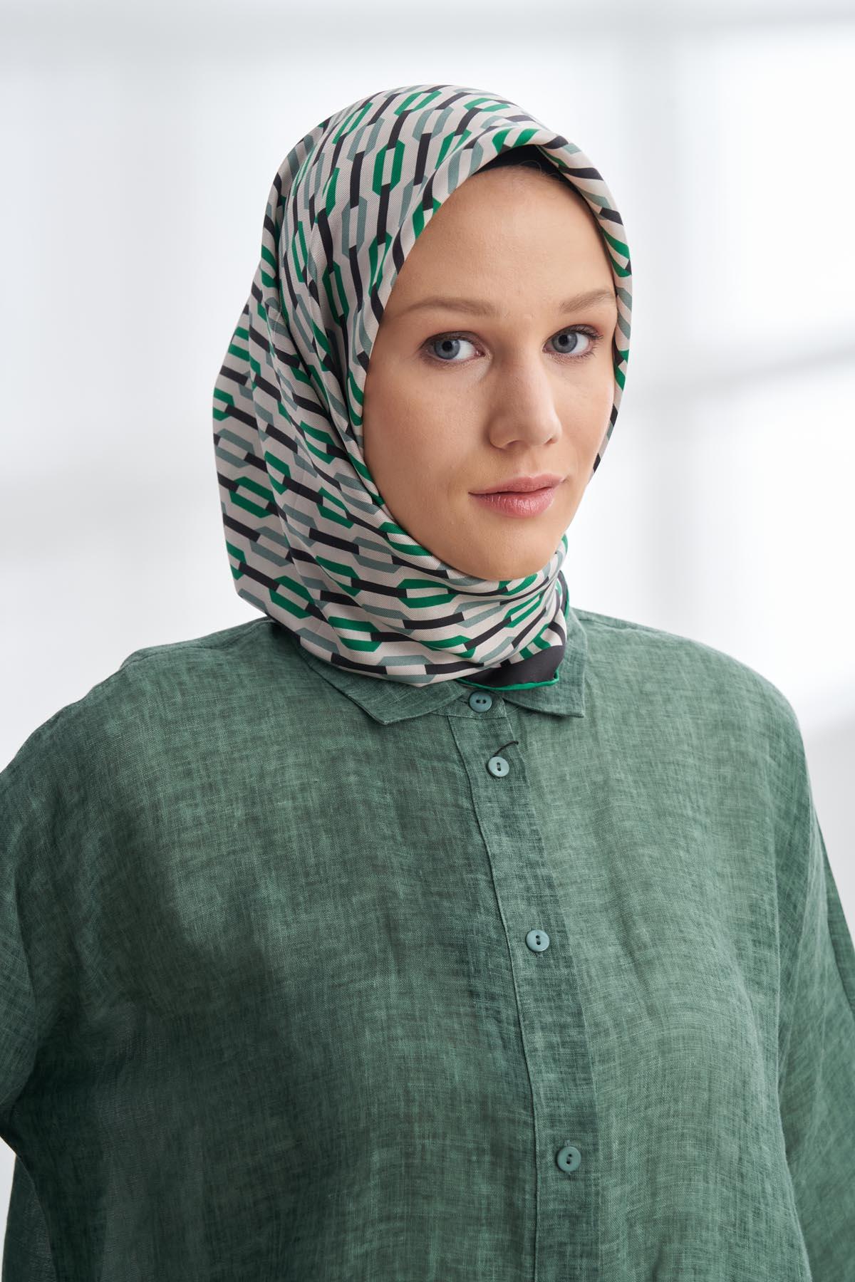 Armanda Line Desen Tivil İpek Eşarp 4304-Benetton