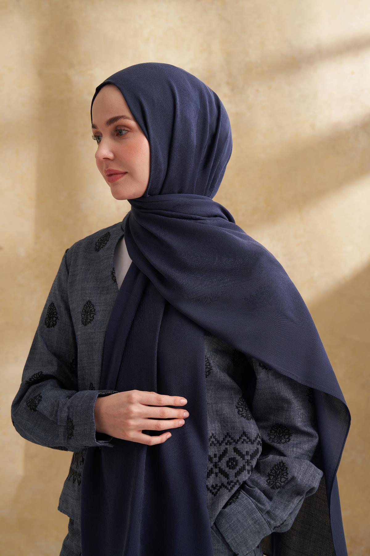 Armanda Lyocell Viskon Nomade Desen Şal 3354-lacivert