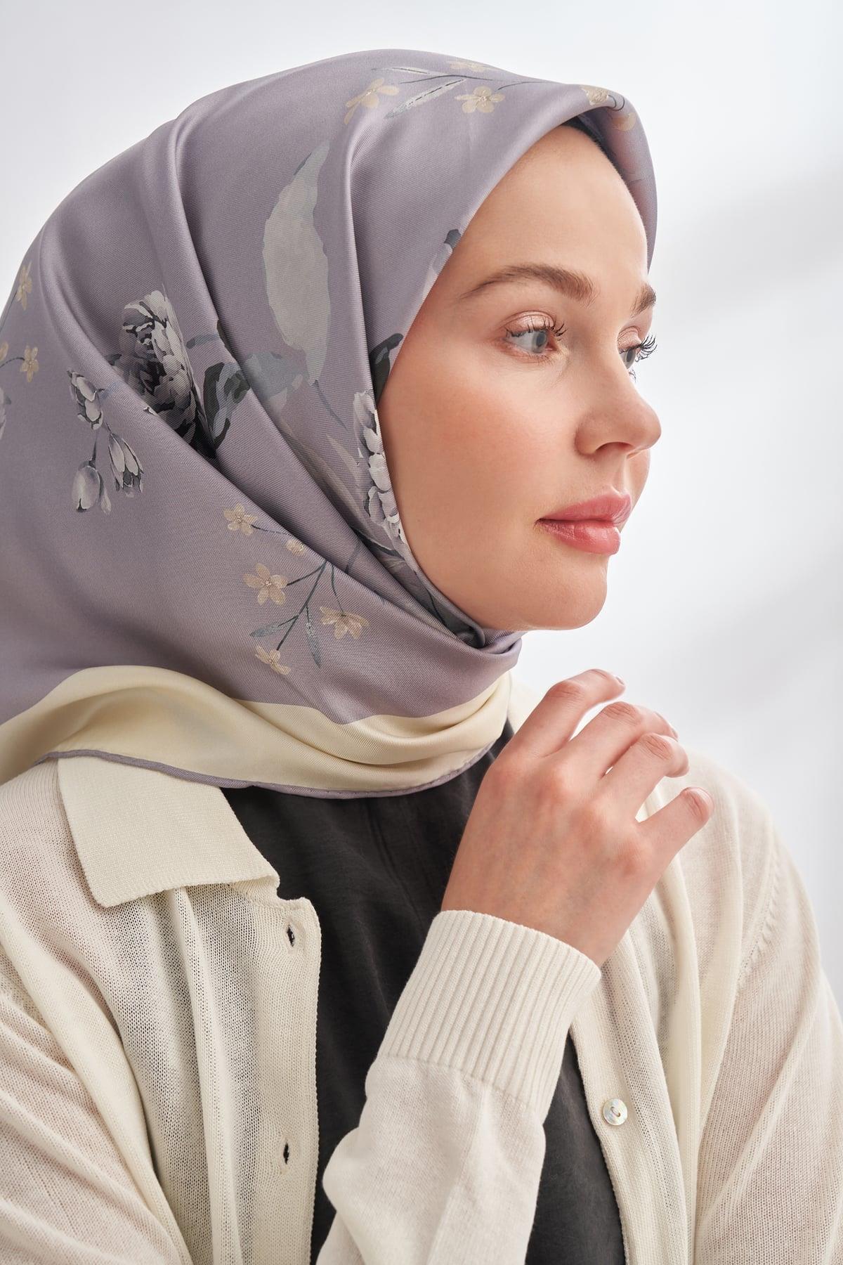 Armanda Marigold Desen Tivil İpek Eşarp 4368-Gümüş