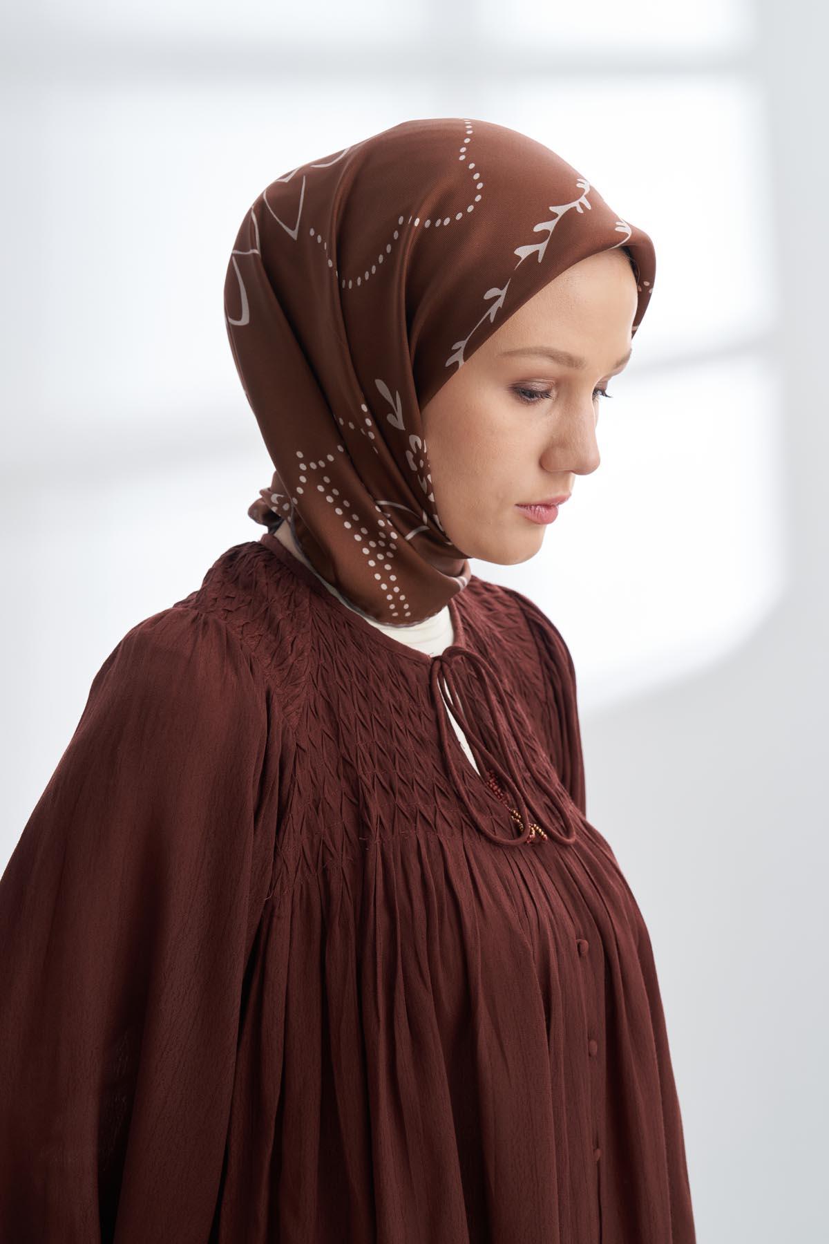 Armanda Muse Desen Çİft Taraflı Tivil İpek Eşarp 4313-Vizon Kahve