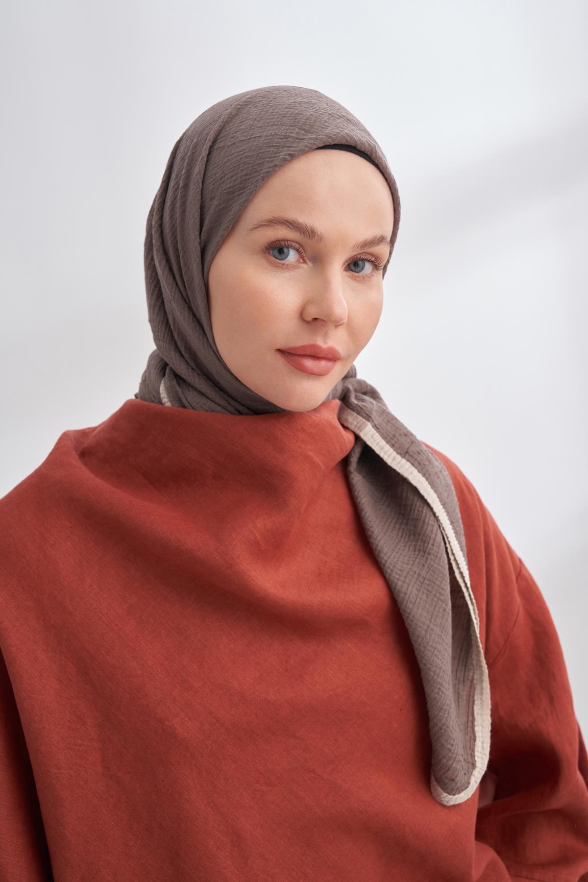 Armanda Müslin Biyeli Eşarp 3353-Duman