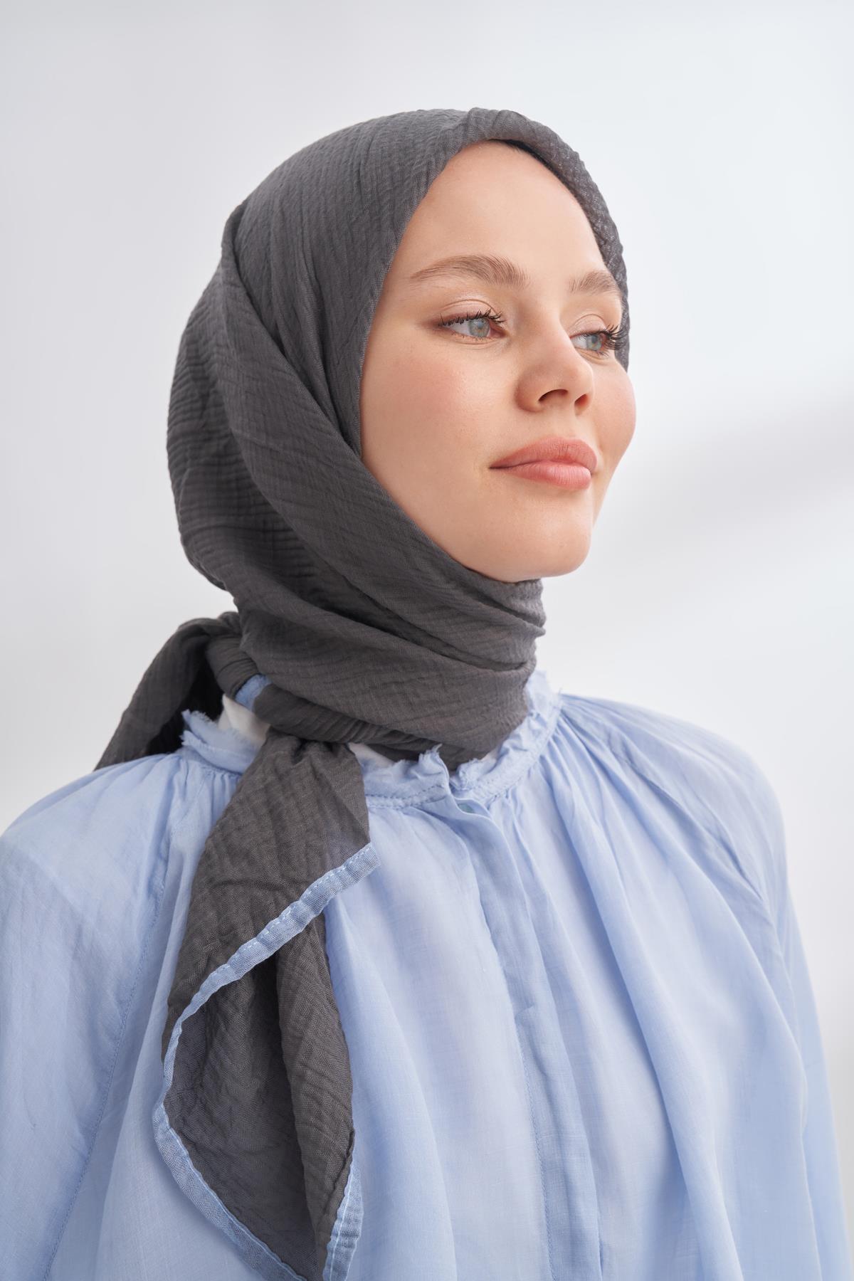 Armanda Müslin Biyeli Eşarp 3353-Füme