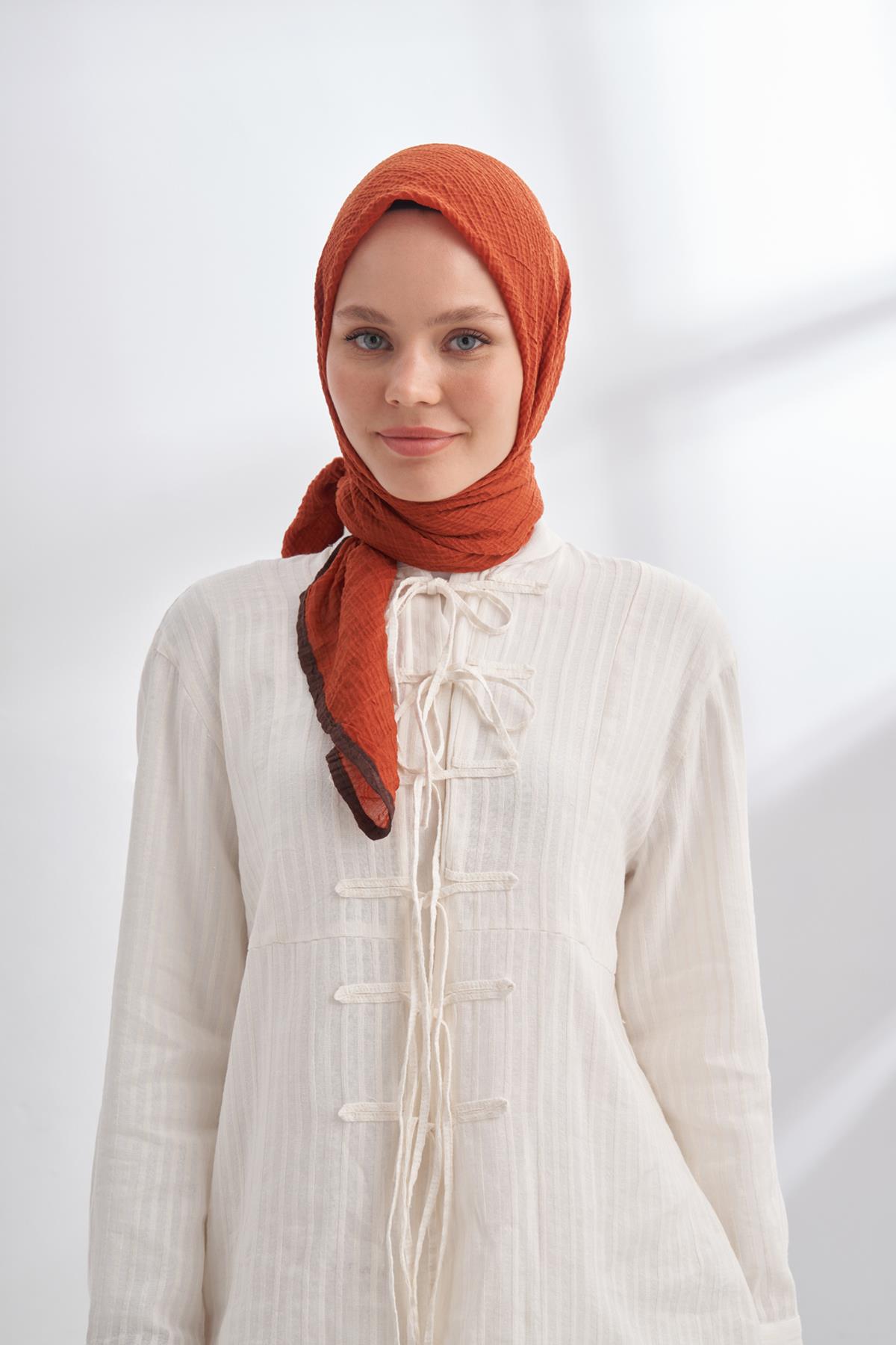 Armanda Müslin Biyeli Eşarp 3353-Kiremit