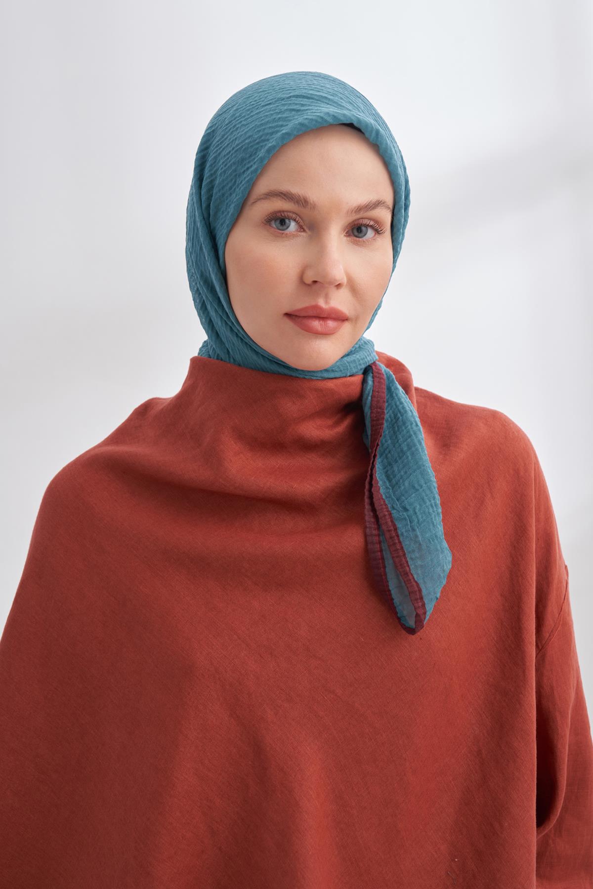 Armanda Müslin Biyeli Eşarp 3353-Petrol