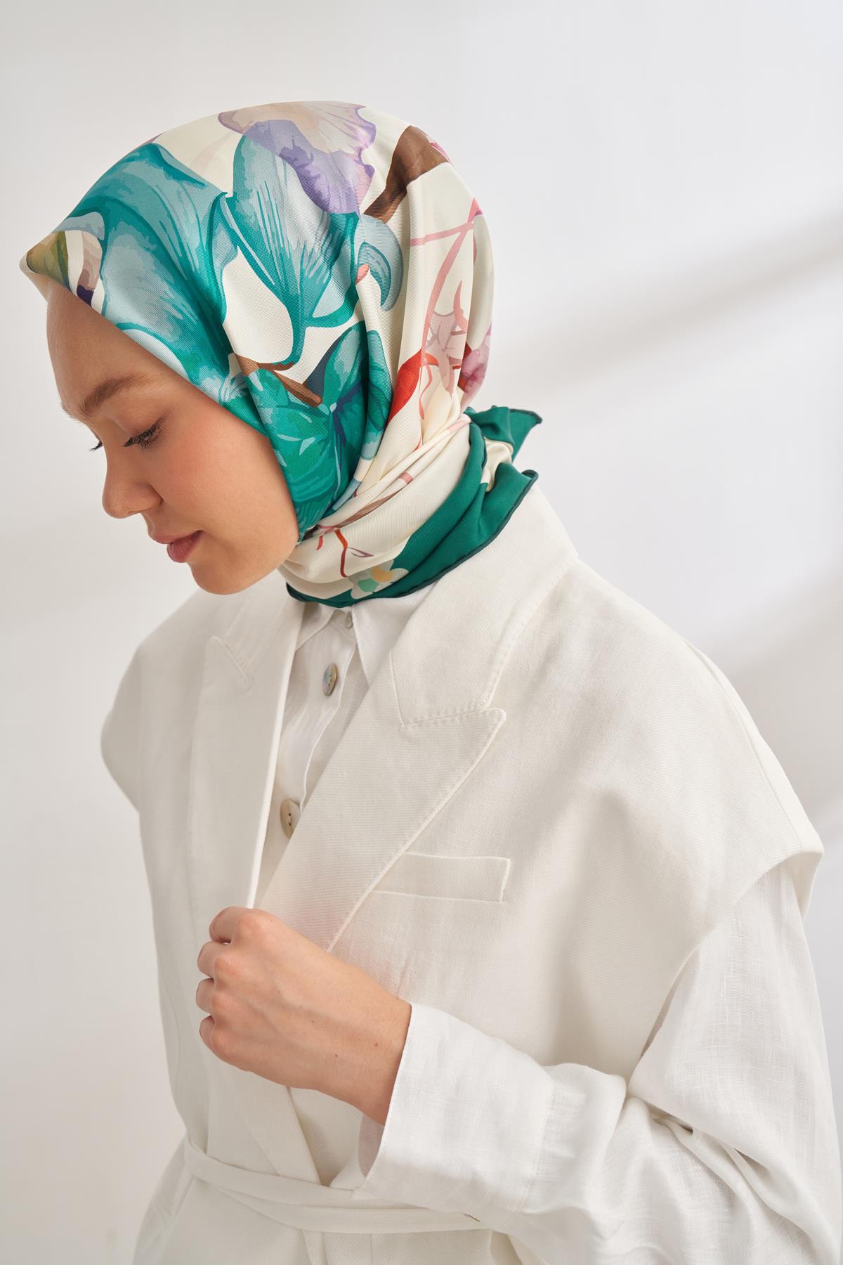 Armanda Rosie DesenTivil İpek Eşarp 4315-Benetton