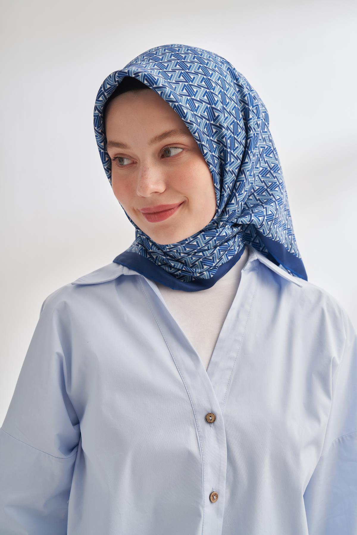 Armanda Rua Desen Tivil İpek Eşarp 4314-Lacivert Bej