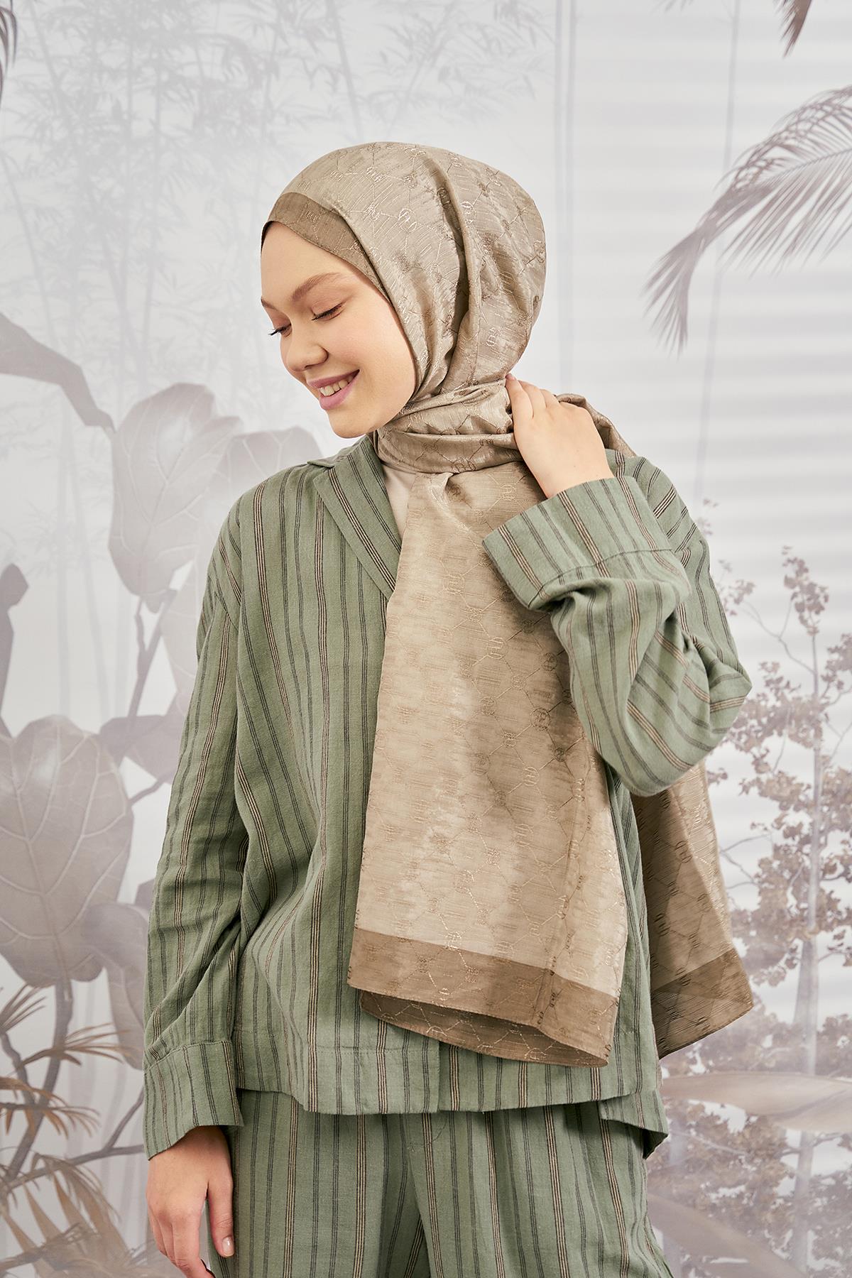 Armanda Zincir Monogram Desenli Şal 3042-Vizon