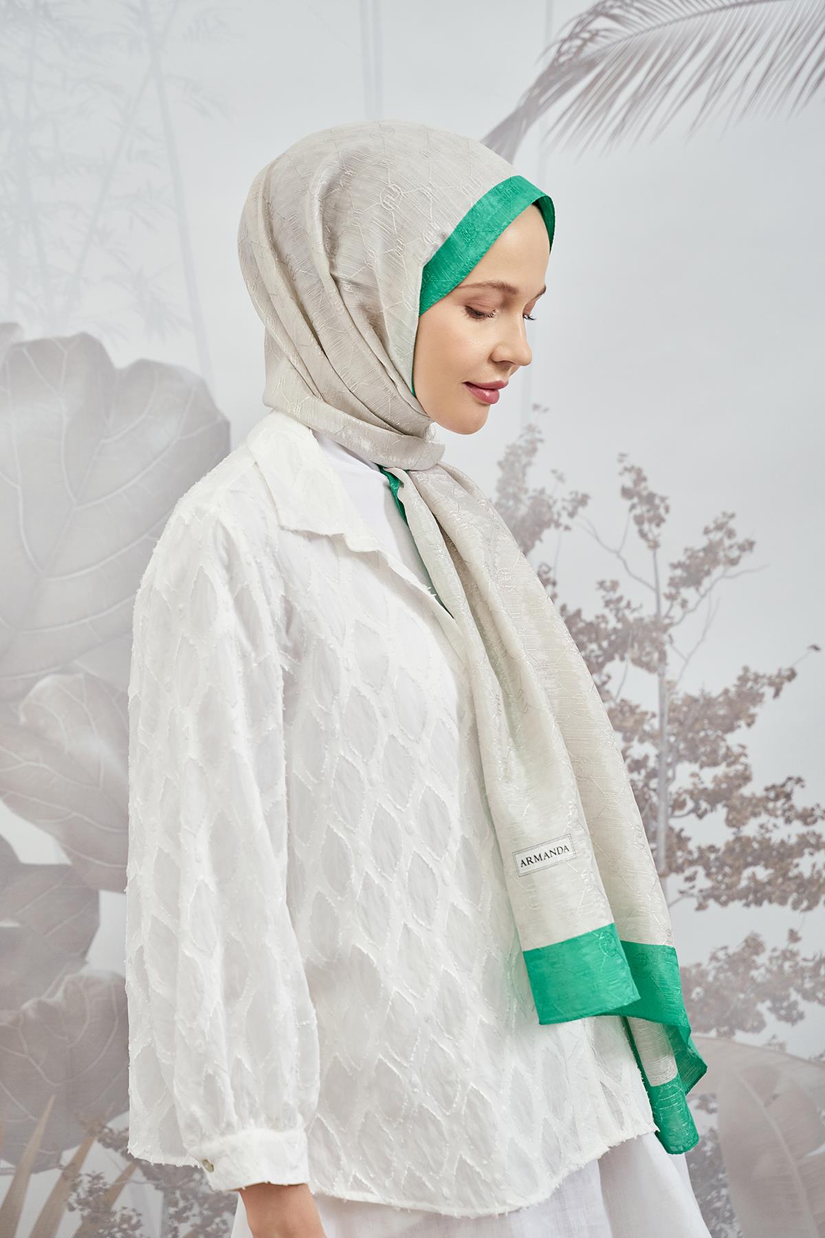 Armanda Zincir Monogram Desenli Şal 3042-Taş Benetton
