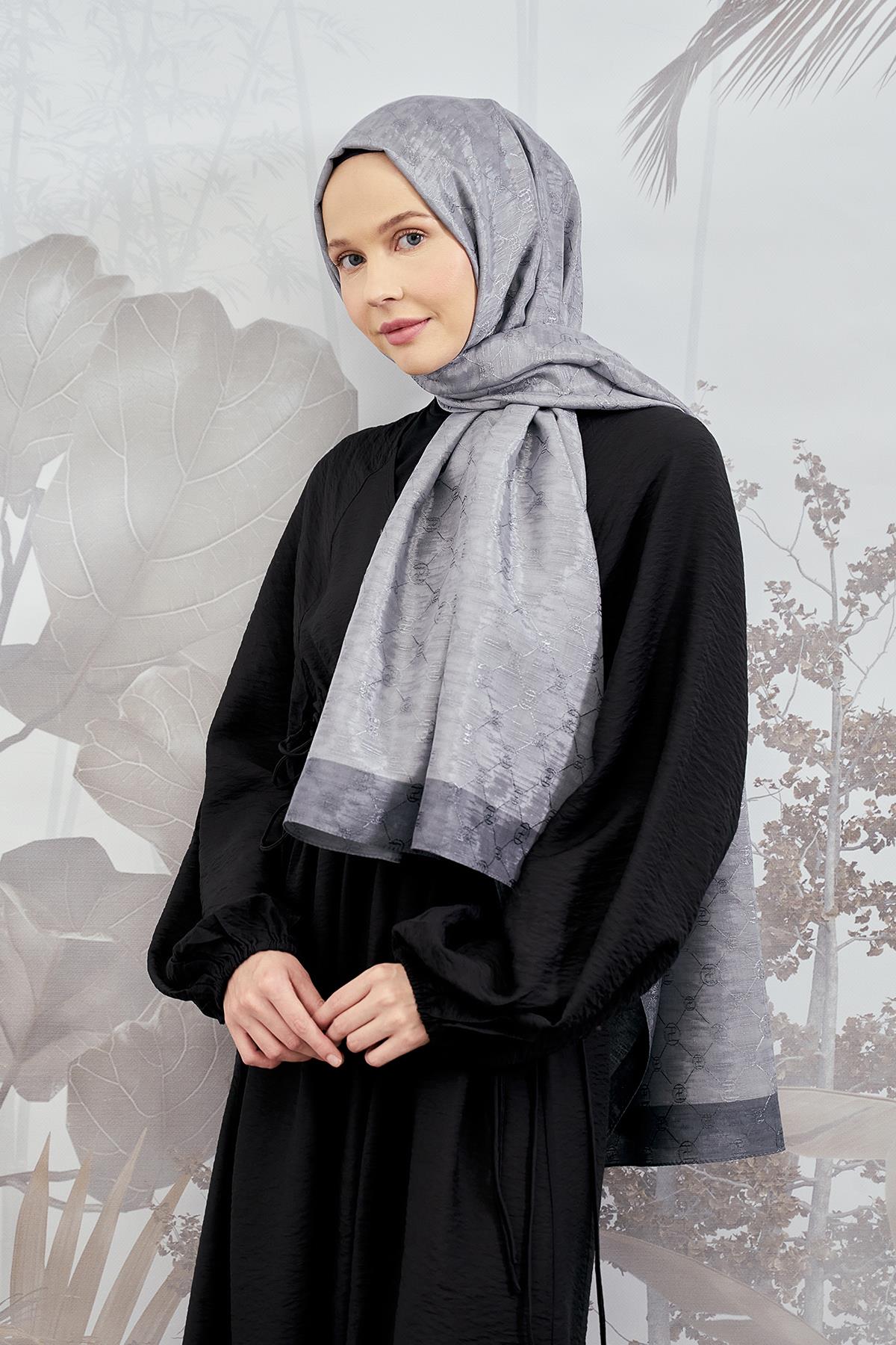 Armanda Zincir Monogram Desenli Şal 3042-Füme