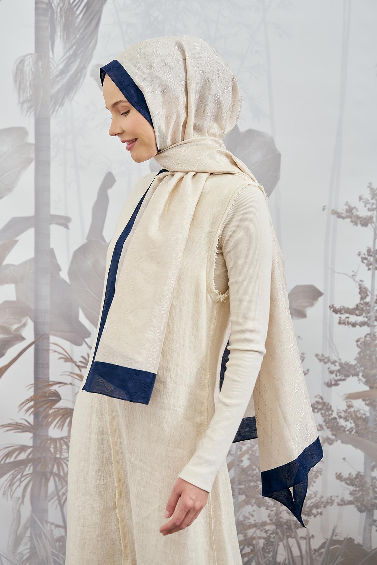 Armanda Zincir Monogram Desenli Şal 3042-Lacivert Bej