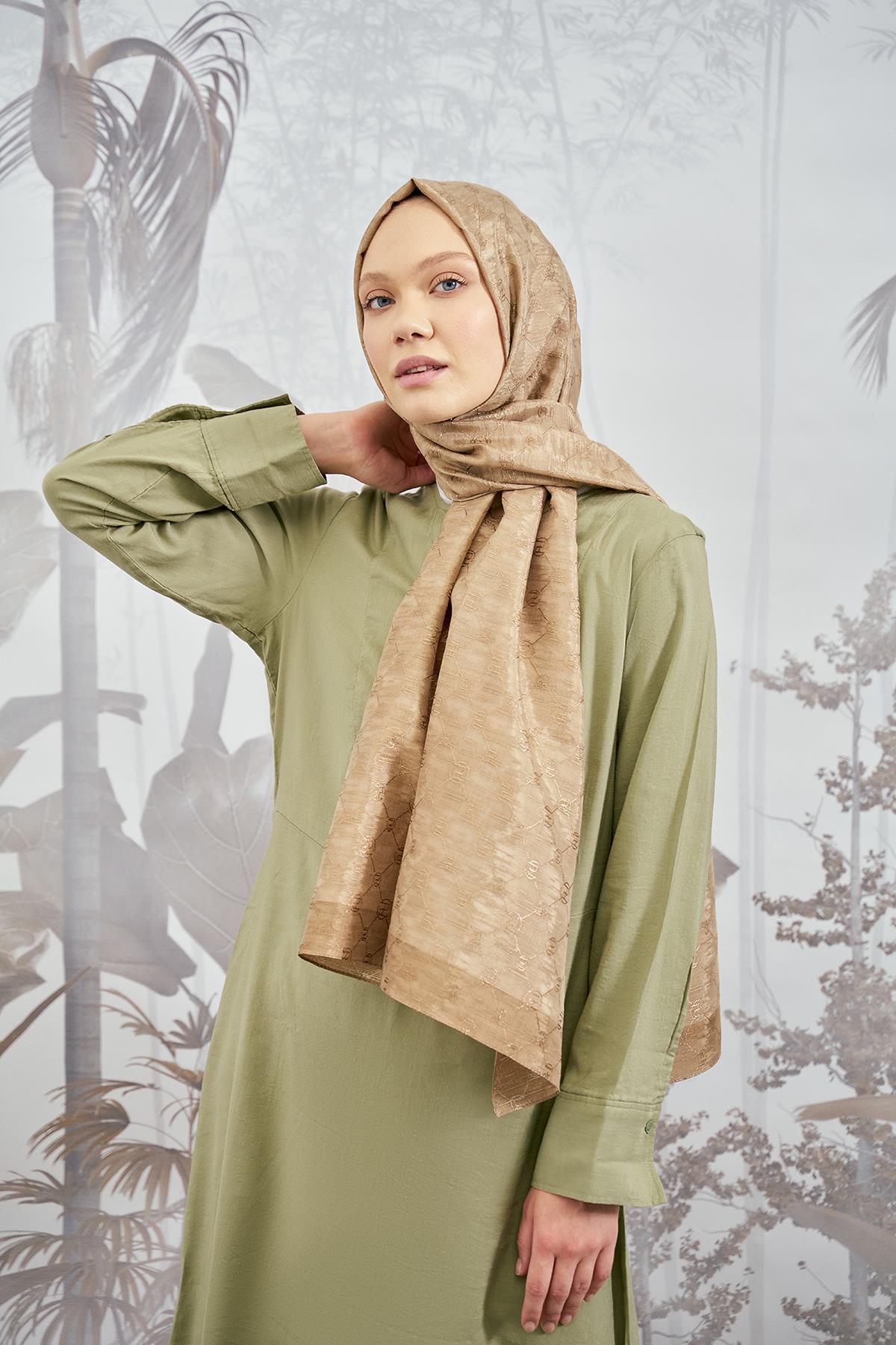 Armanda Zincir Monogram Desenli Şal 3042-Camel