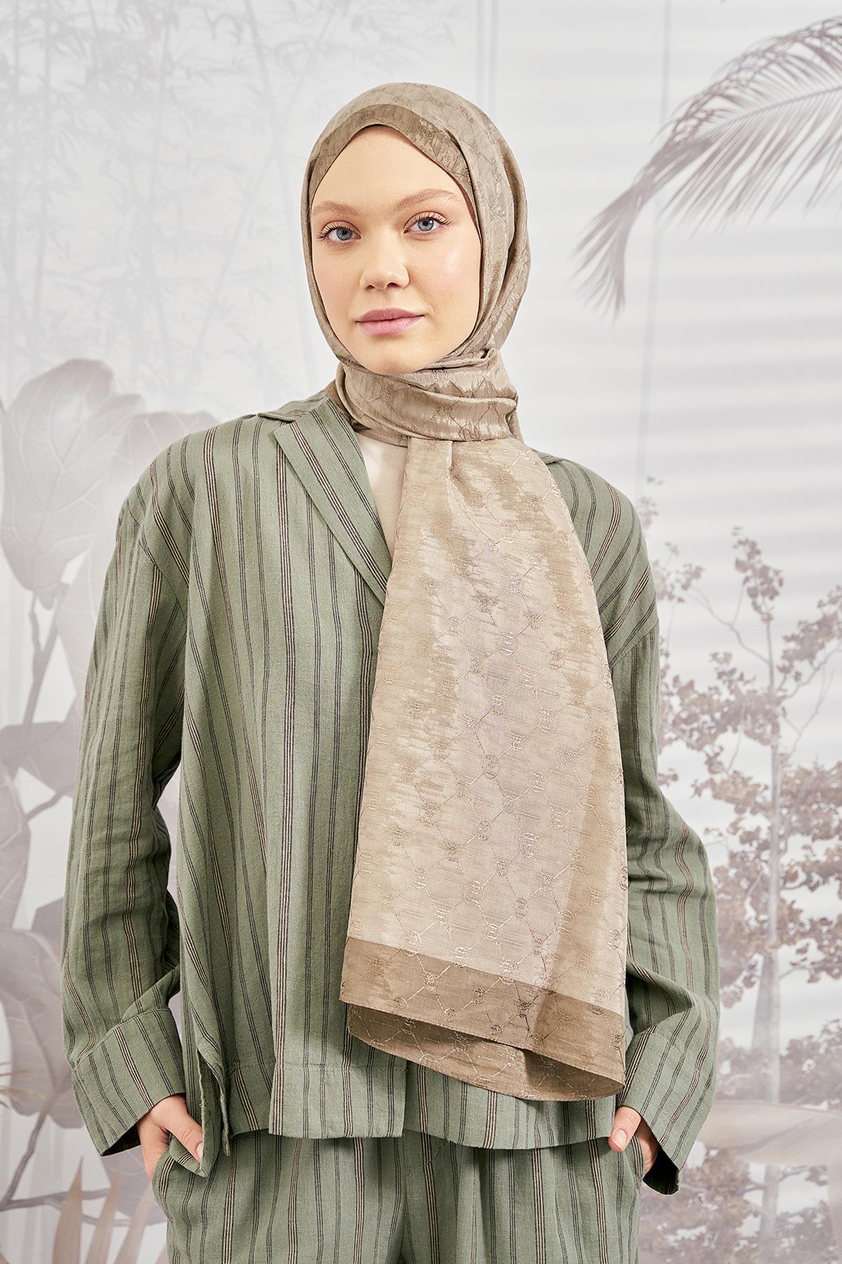Armanda Zincir Monogram Desenli Şal 3042-Vizon