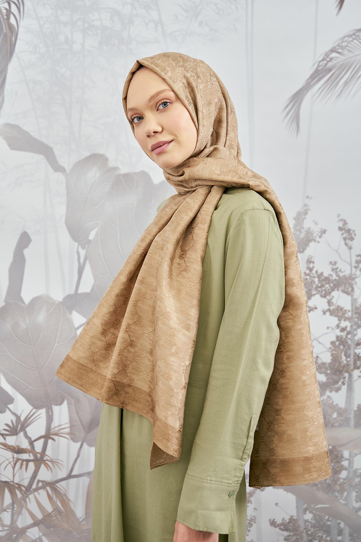 Armanda Zincir Monogram Desenli Şal 3042-Camel