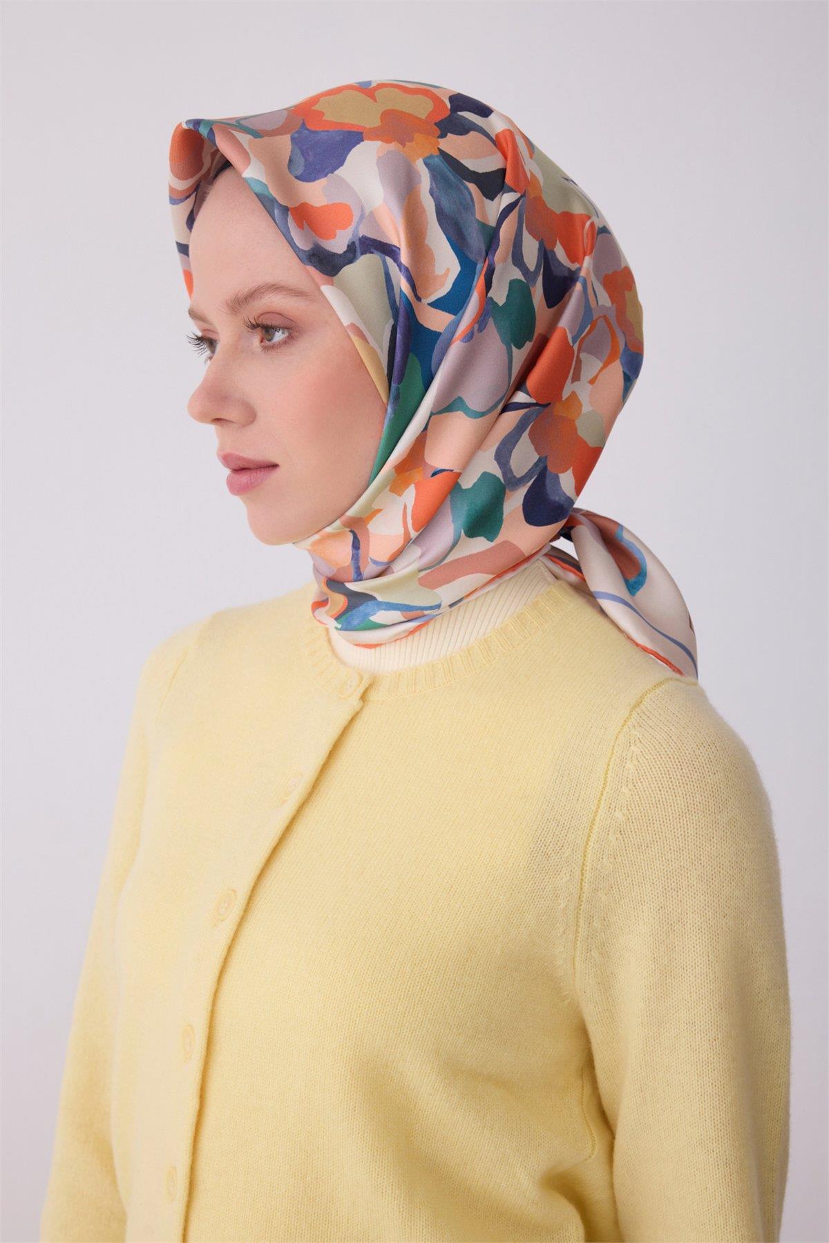 Belli Çiçek Desen Tivil İpek Eşarp 4312D E26YA4312D01-34