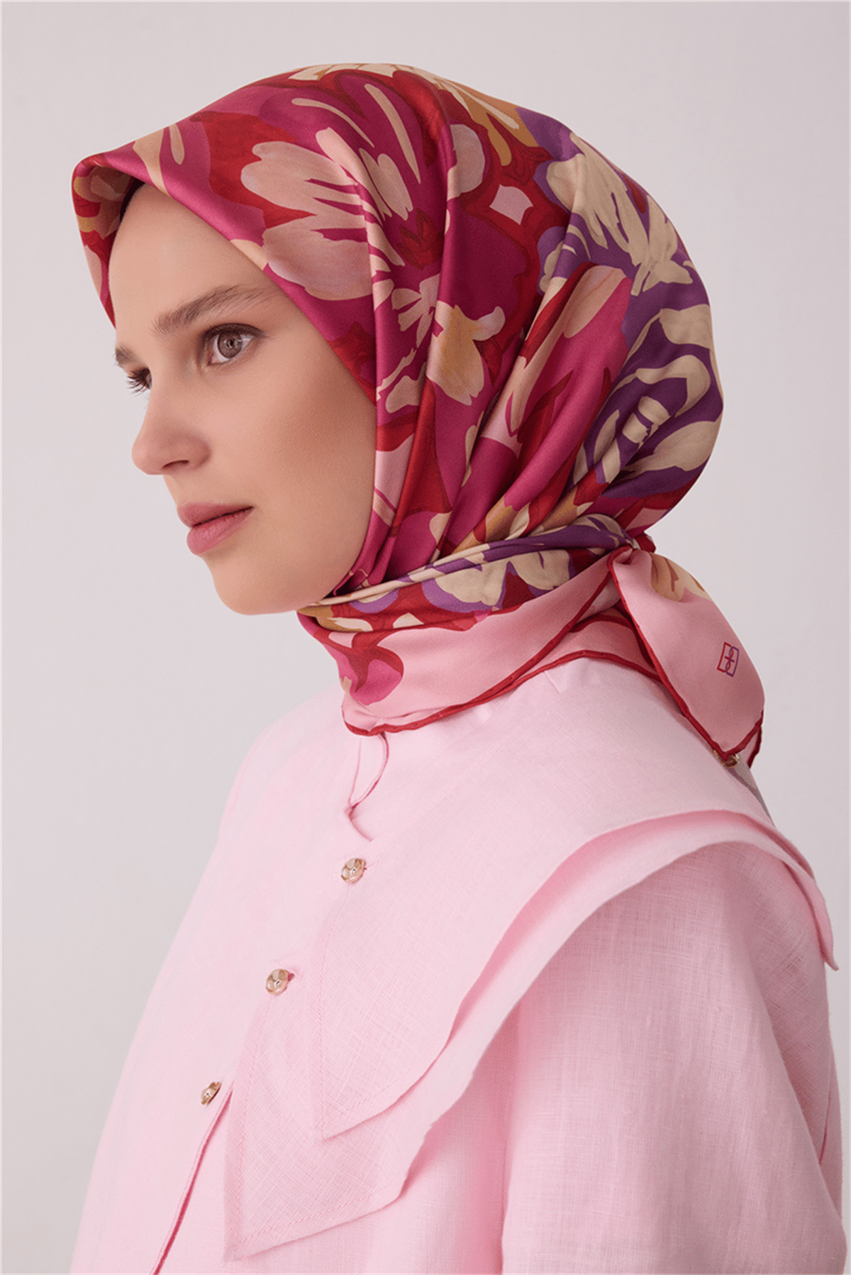 Belli Çiçek Desen Tivil İpek Eşarp E26KA4416D01-54
