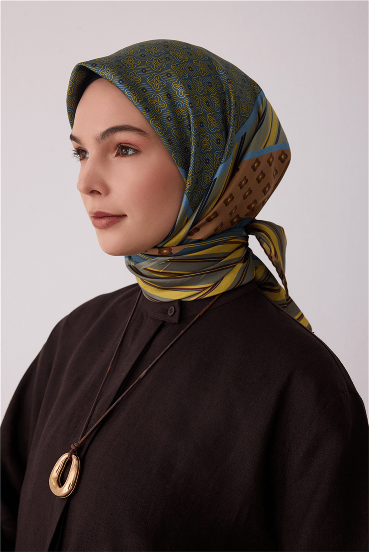 Belli Çiçek Desen Tivil İpek Eşarp E26KA4423D01-02