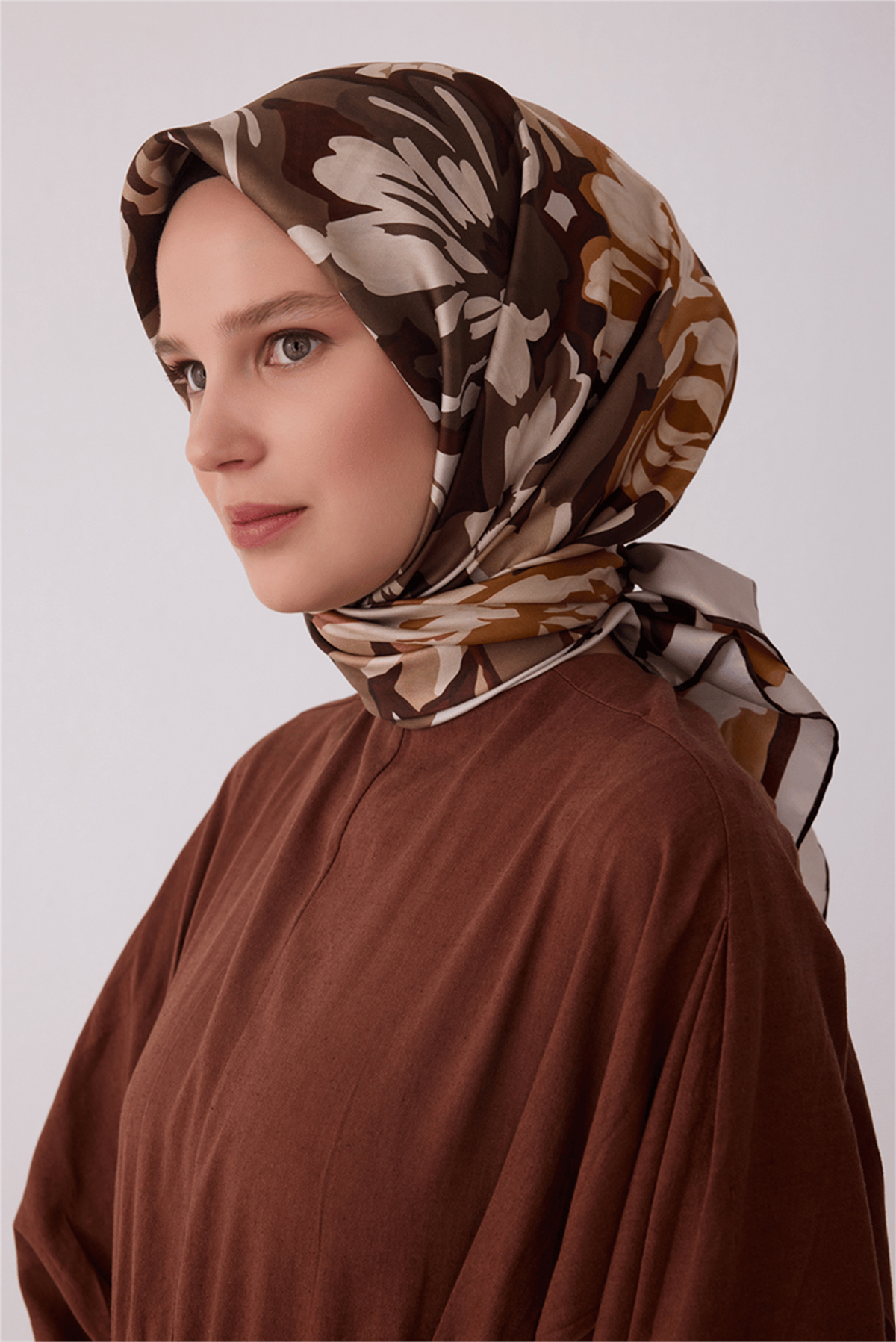 Belli Çiçek Desen Tivil İpek Eşarp E26KA4416D01-85