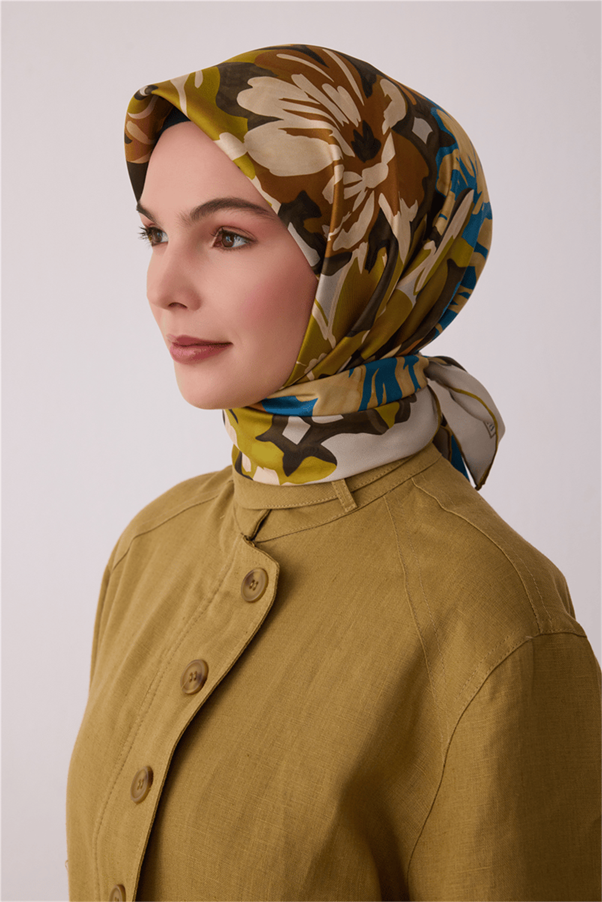 Belli Çiçek Desen Tivil İpek Eşarp E26KA4416D01-81