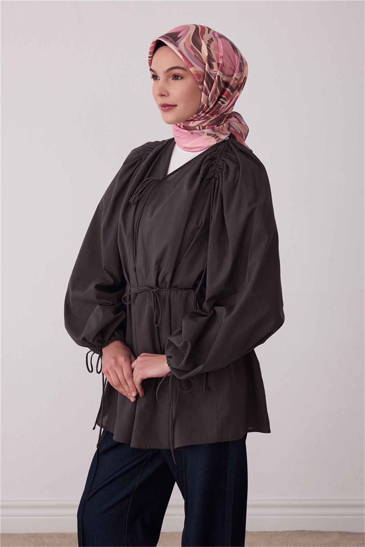 Belli Çiçek Desenli  Tivil İpek Eşarp E26KA4417D01-04
