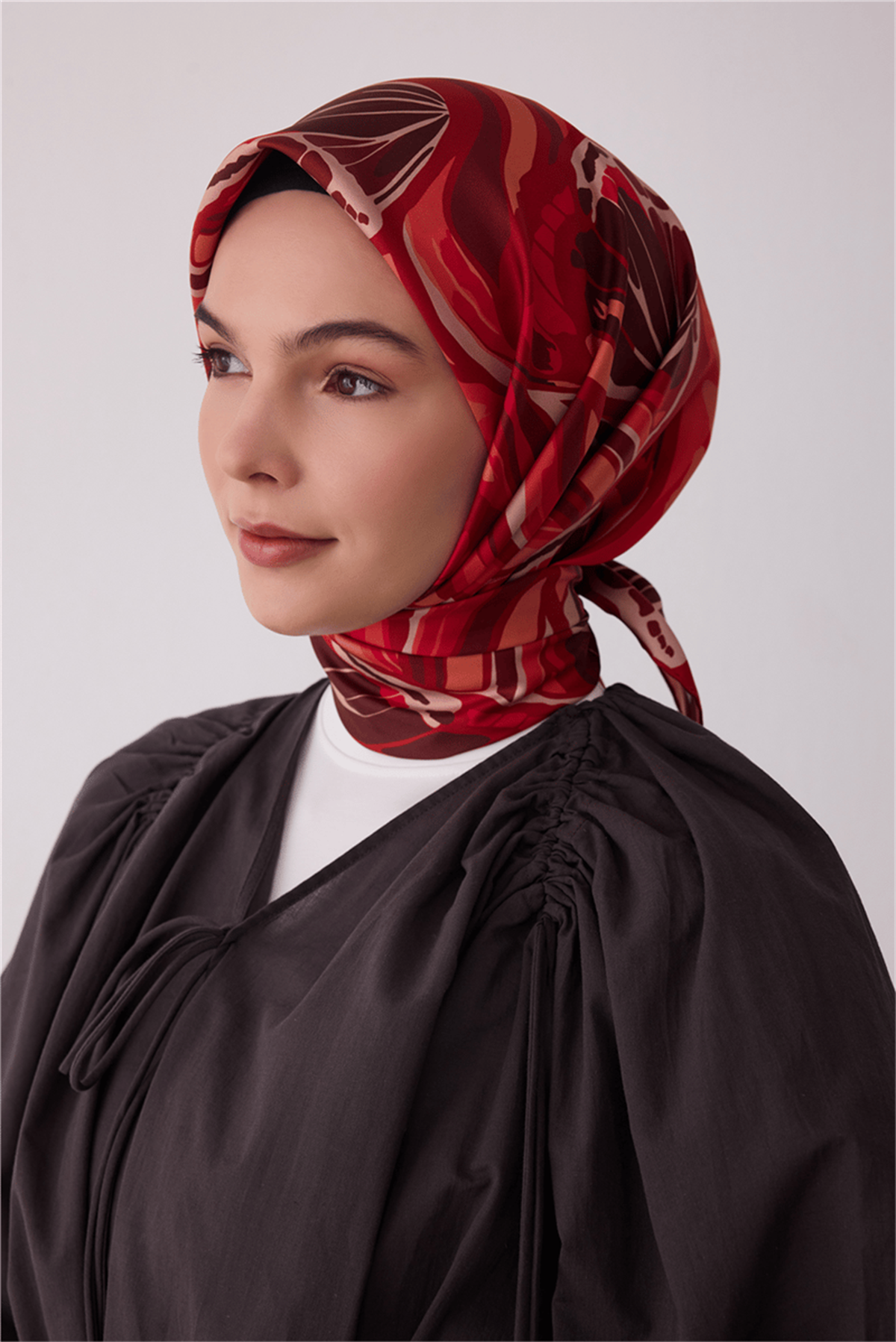 Belli Çiçek Desenli  Tivil İpek Eşarp E26KA4417D01-57