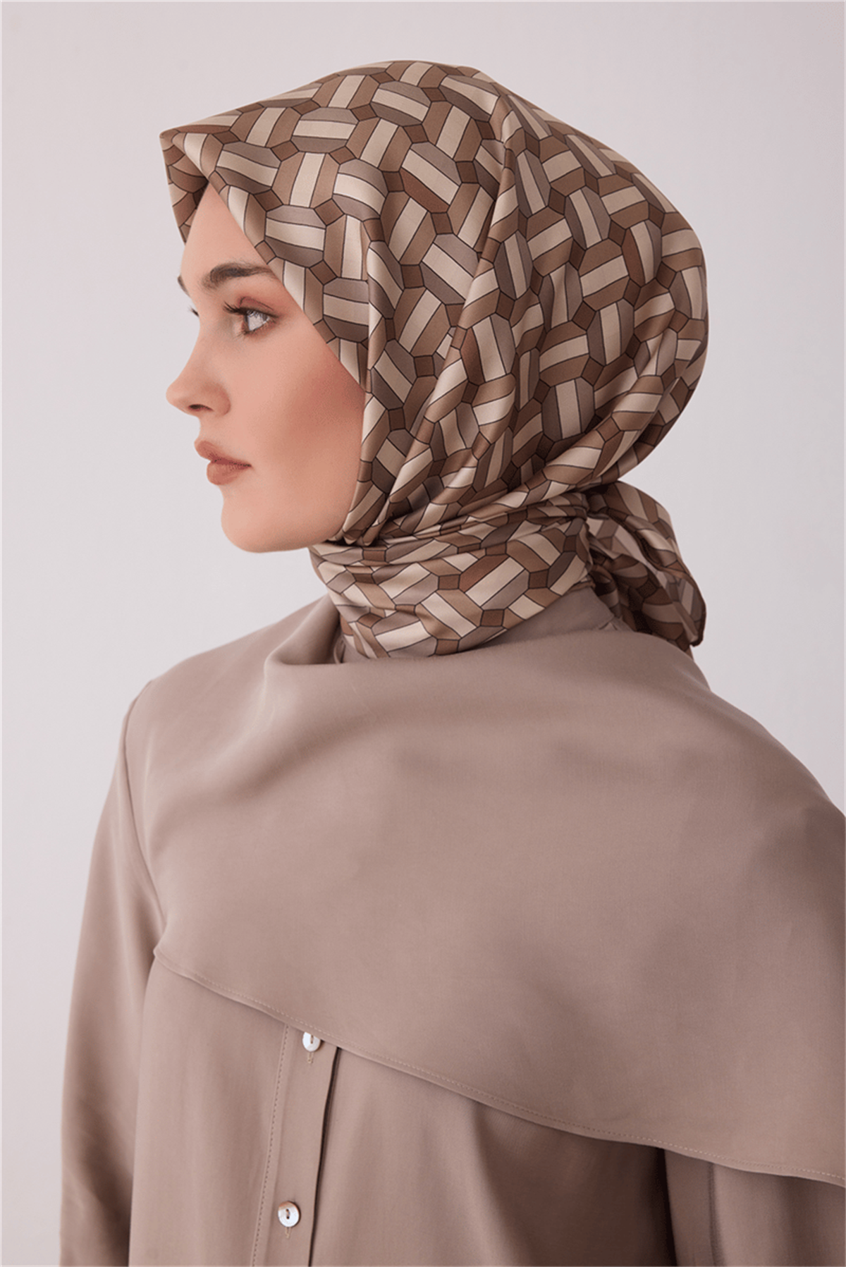 Belli Geometrik Desen Tivil İpek Eşarp E26KA4407D01-04