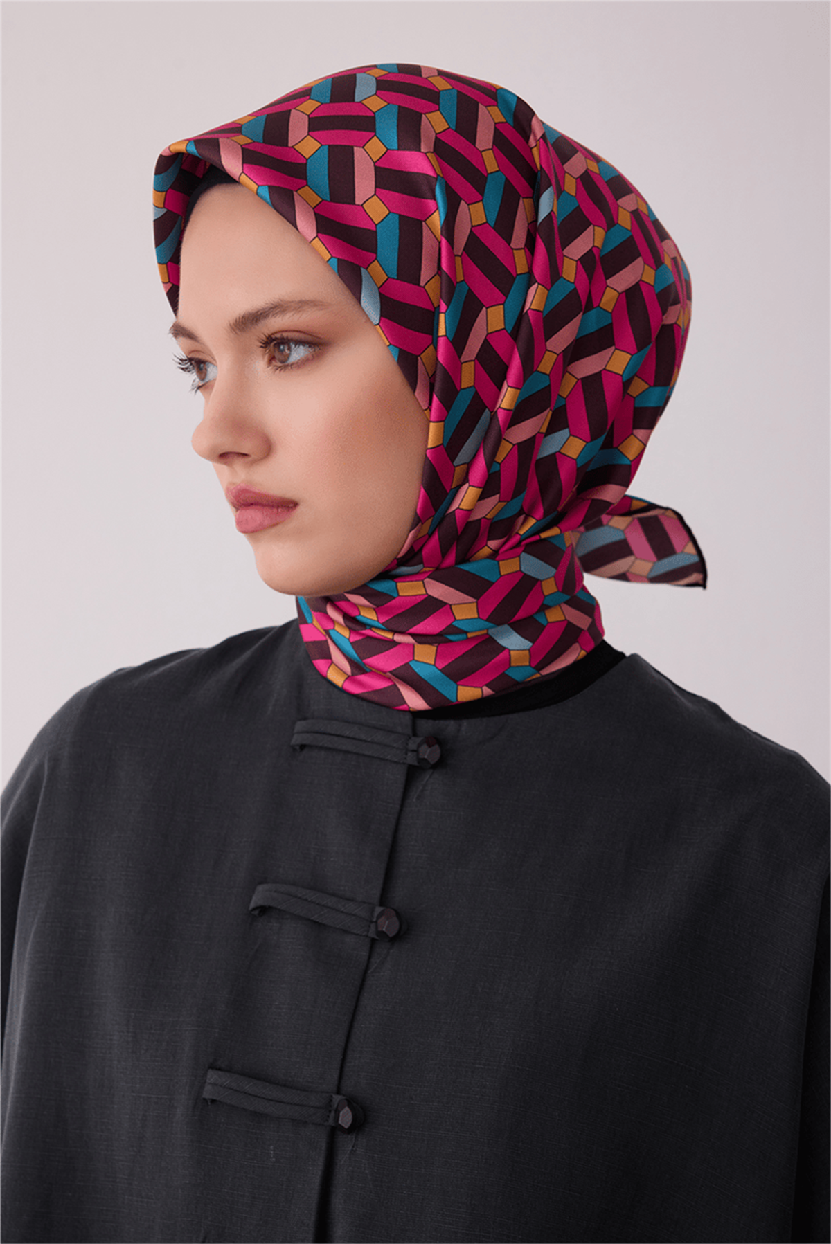 Belli Geometrik Desen Tivil İpek Eşarp E26KA4407D01-31