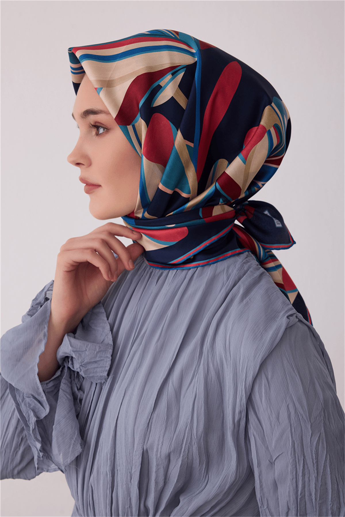 Belli Geometrik Desen Tivil İpek Eşarp E26KA4410D01-83