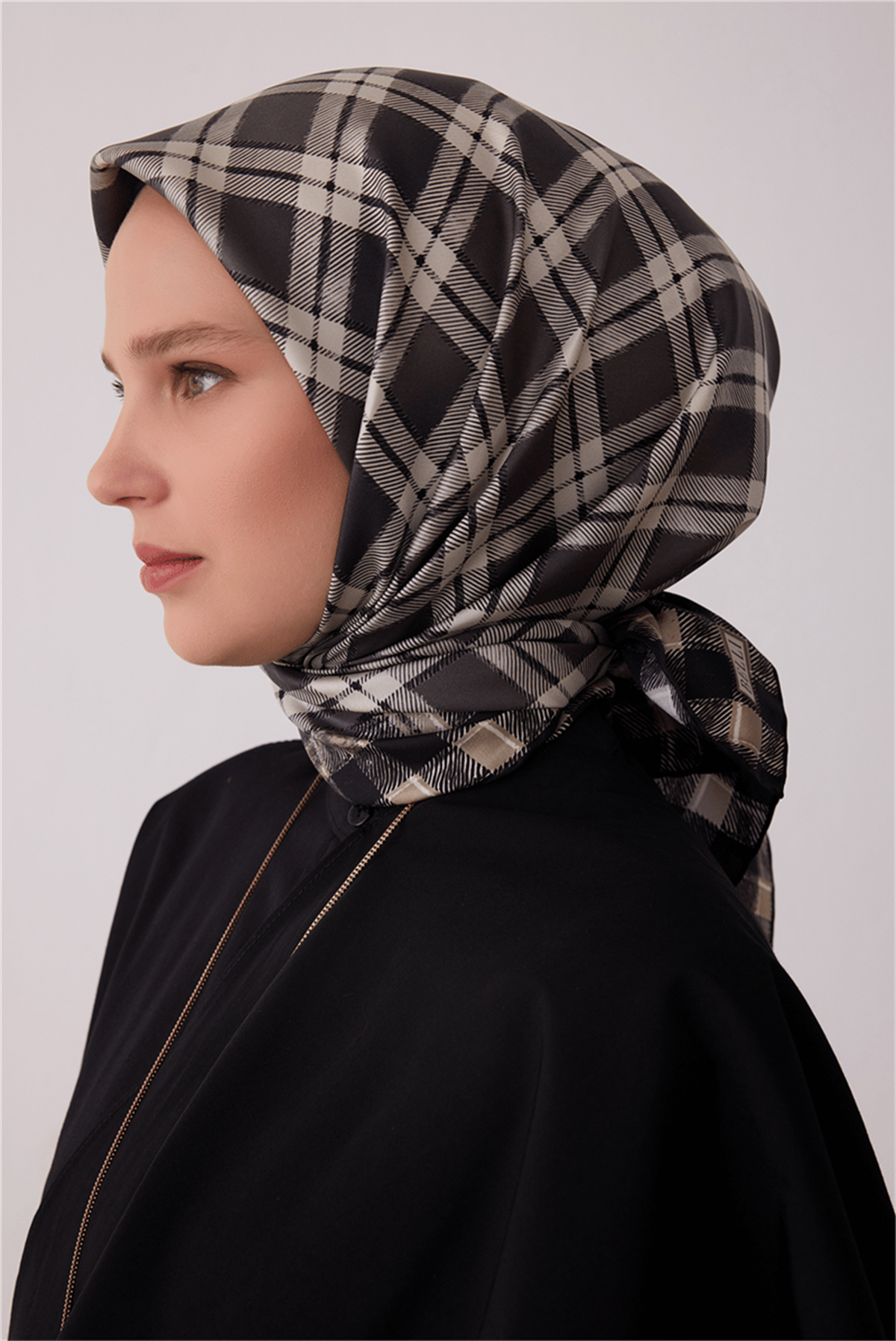 Belli Geometrik Desen Tivil İpek Eşarp E26KA4421D01-84